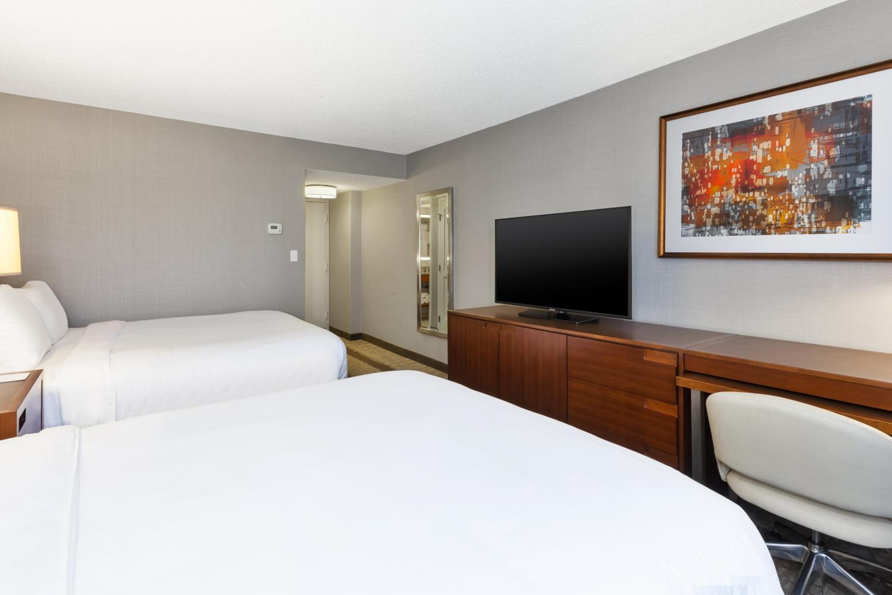 Premium Queen Room with Two Queen Beds photo 2