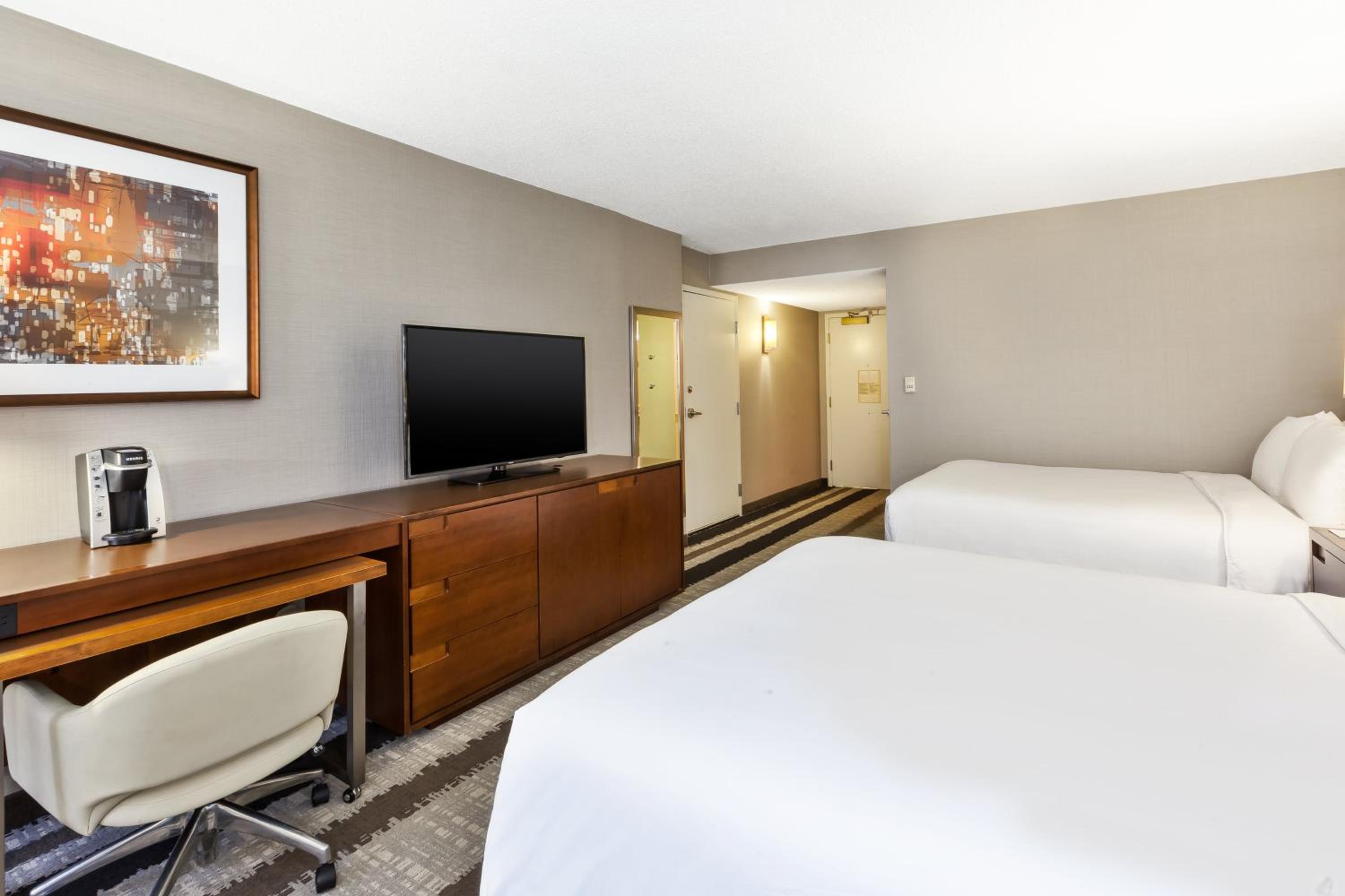 Double Room with Two Double Beds - Disability Access - Roll In Shower/Non-Smoking