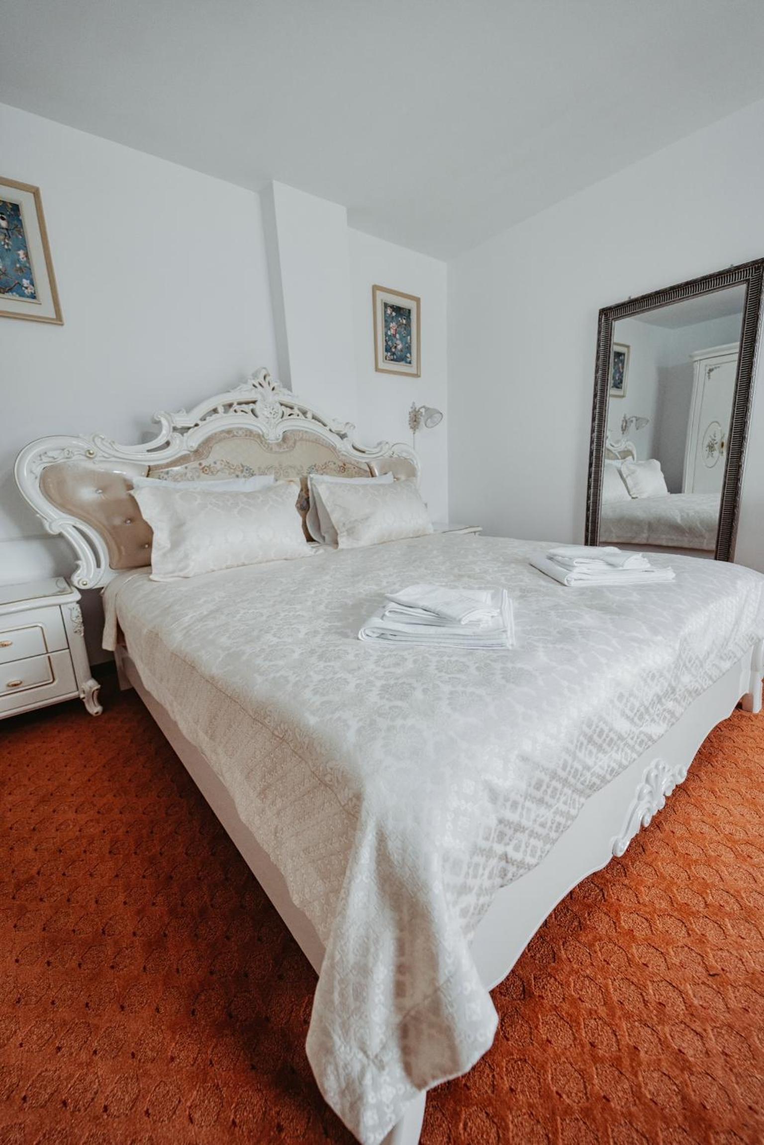 Queen Room with Balcony