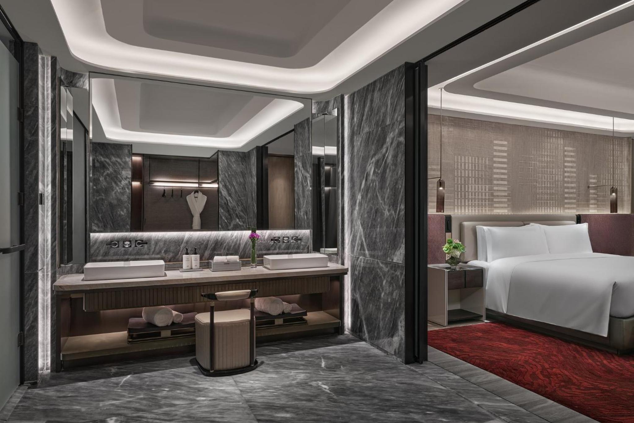 Ambassador Suite photo 3