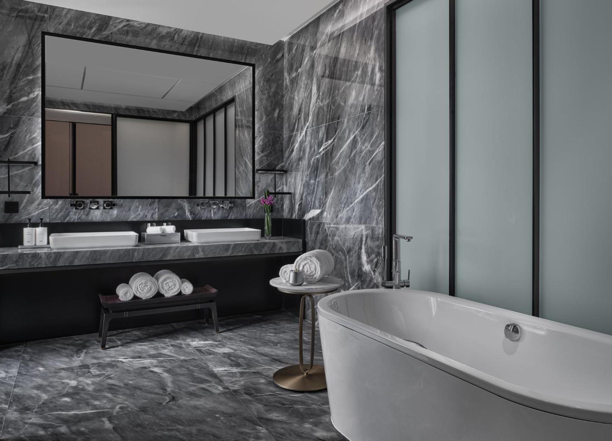 Junior King Suite with Living Area photo 3