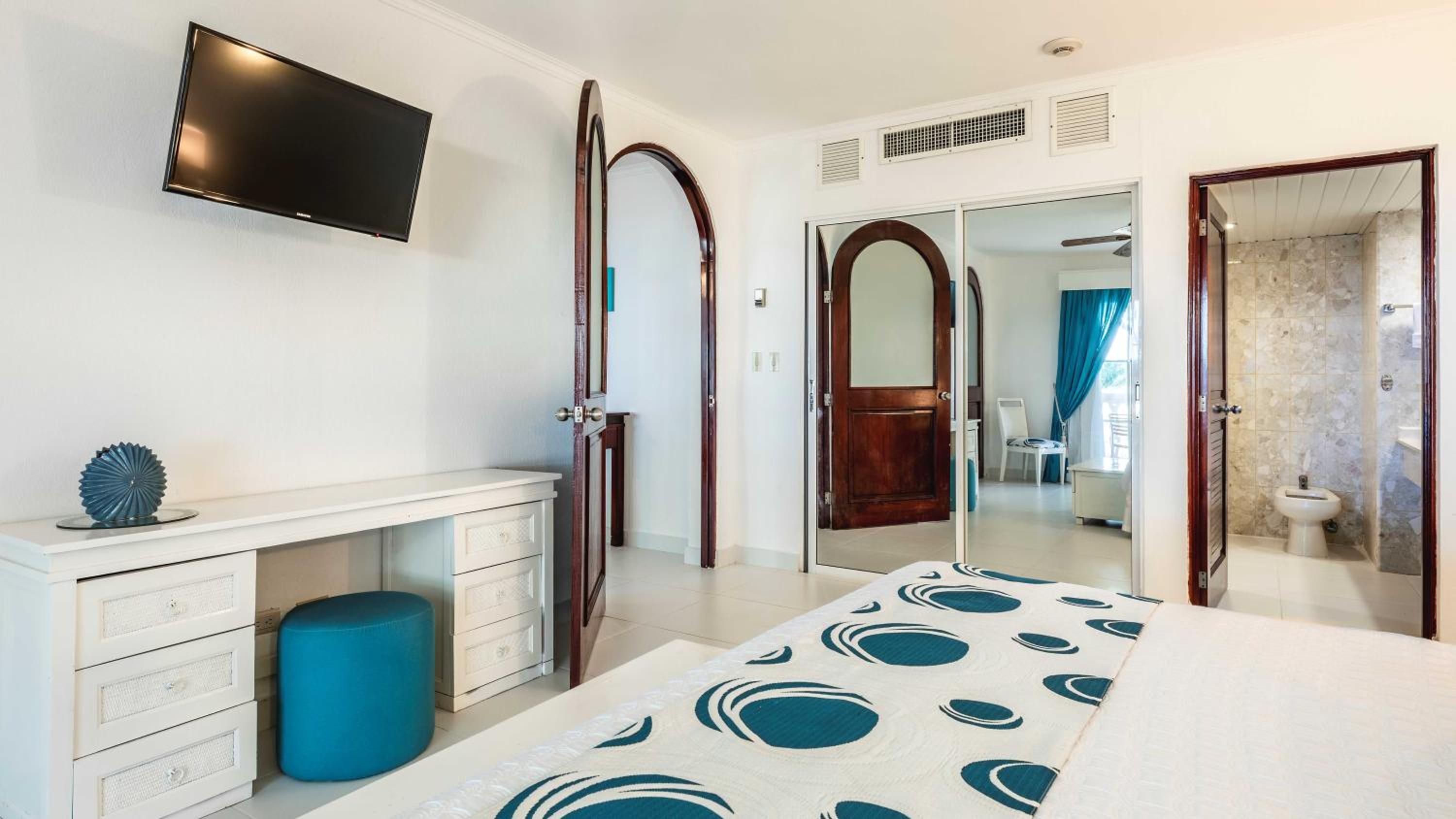 One bedroom suite Garden View
