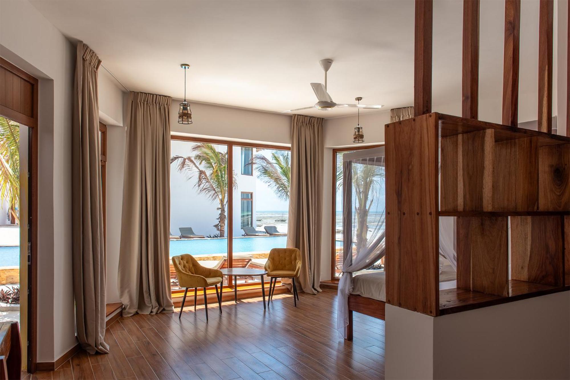 Deluxe Double Room with Side Sea View photo 3