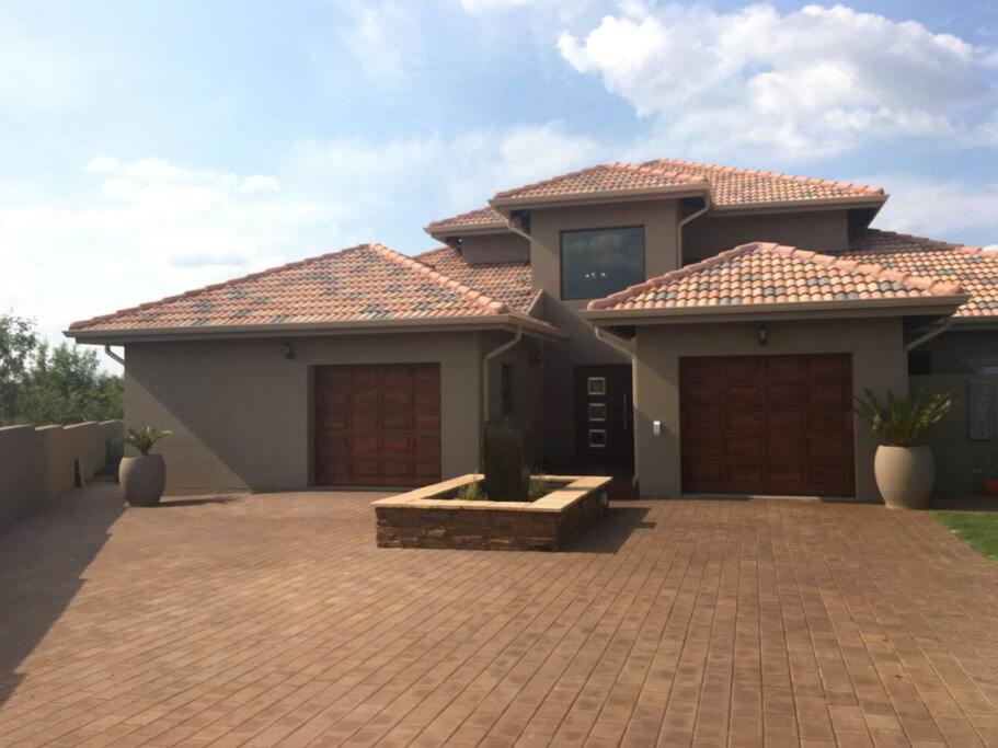 Three-Bedroom Villa photo 2
