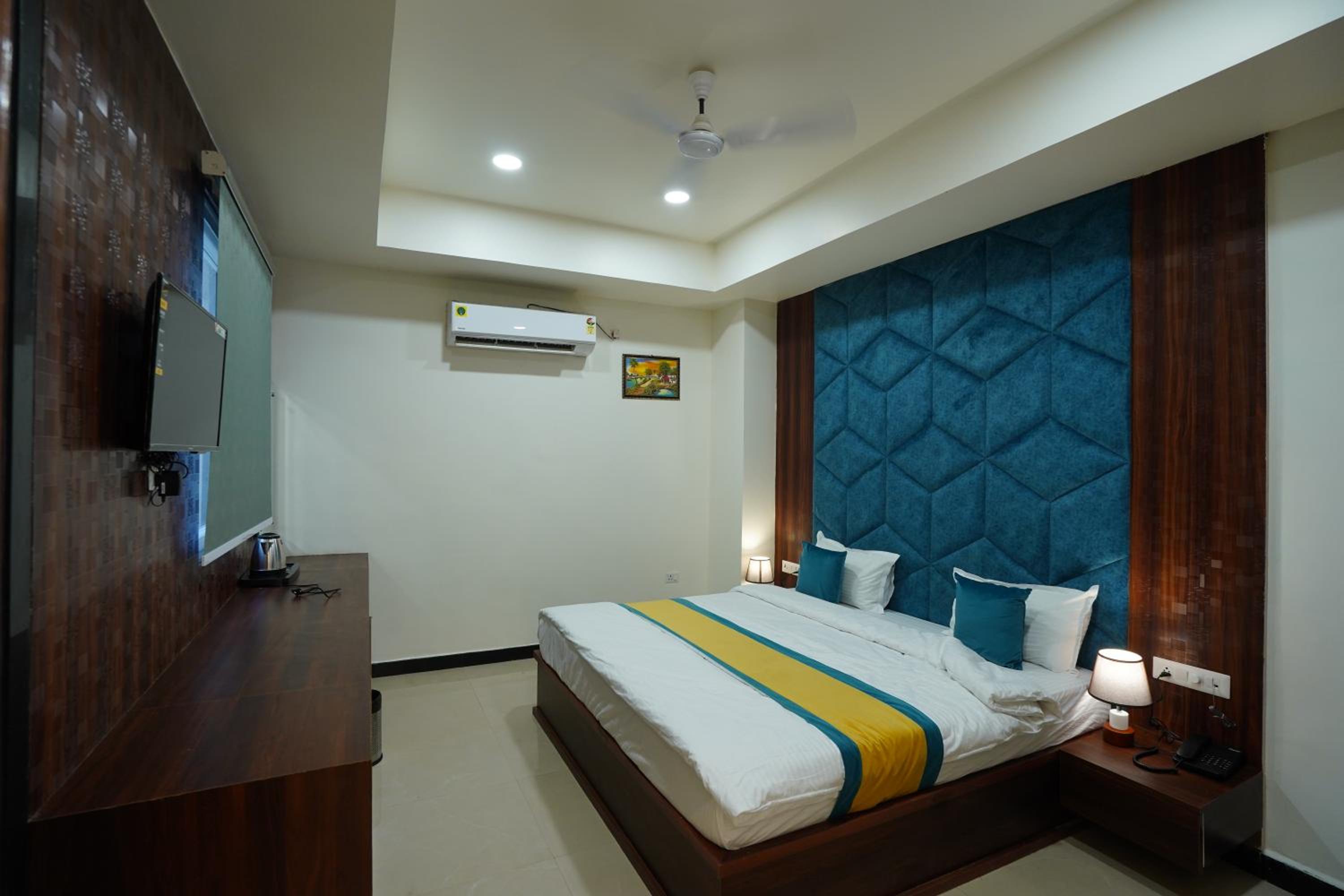 Deluxe King Room photo 3