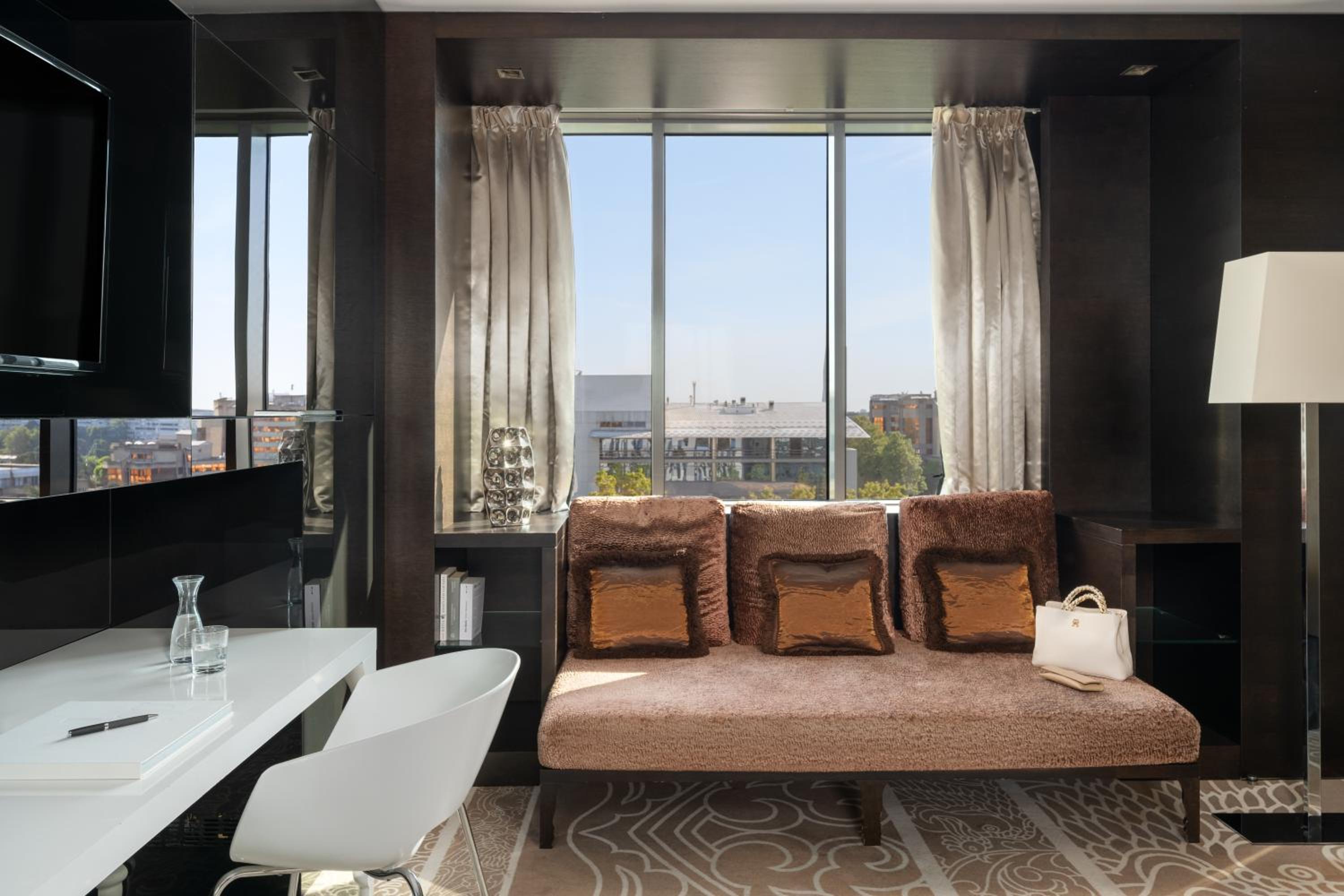 Senior Suite - Photo 2