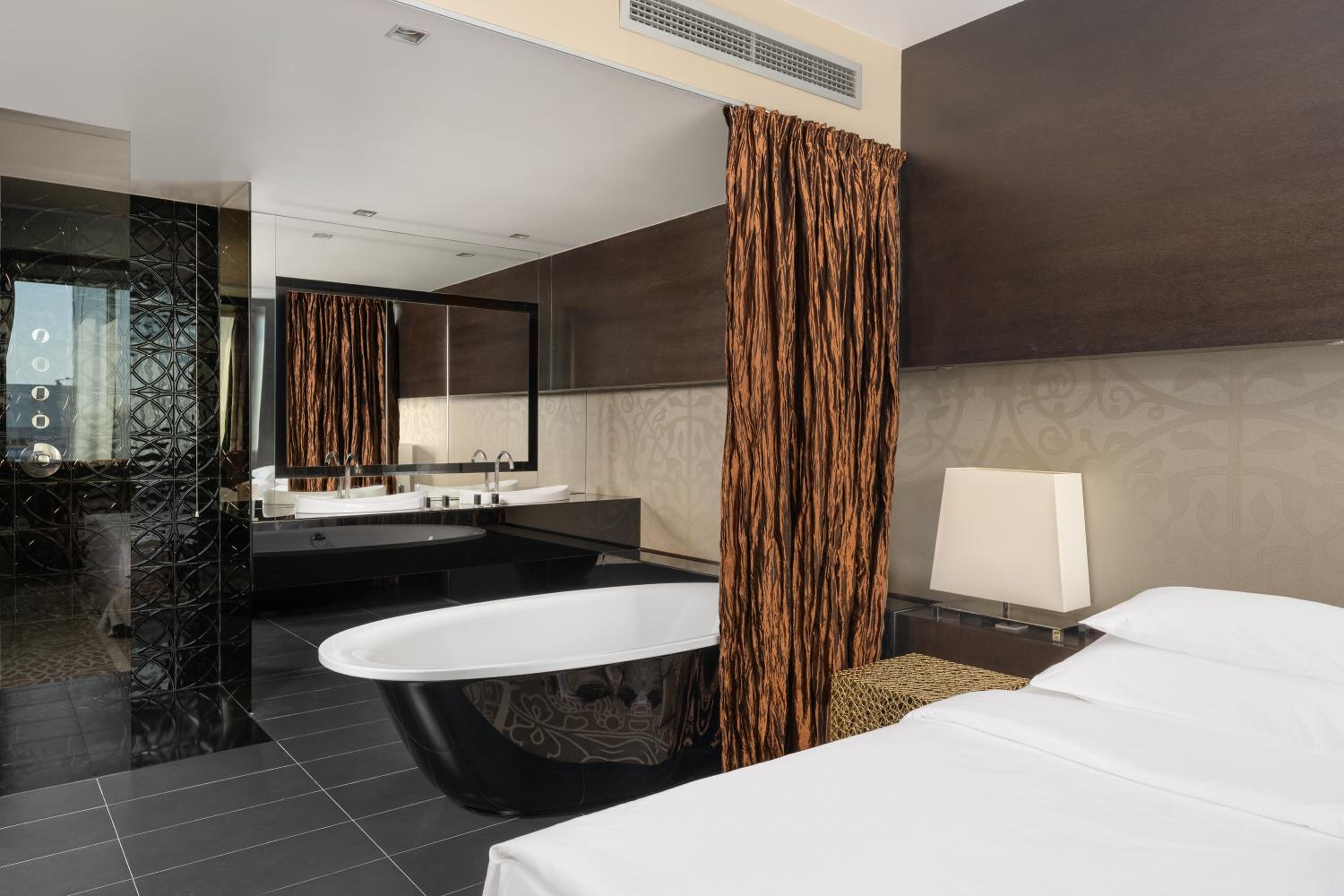 Senior Suite - Photo 4