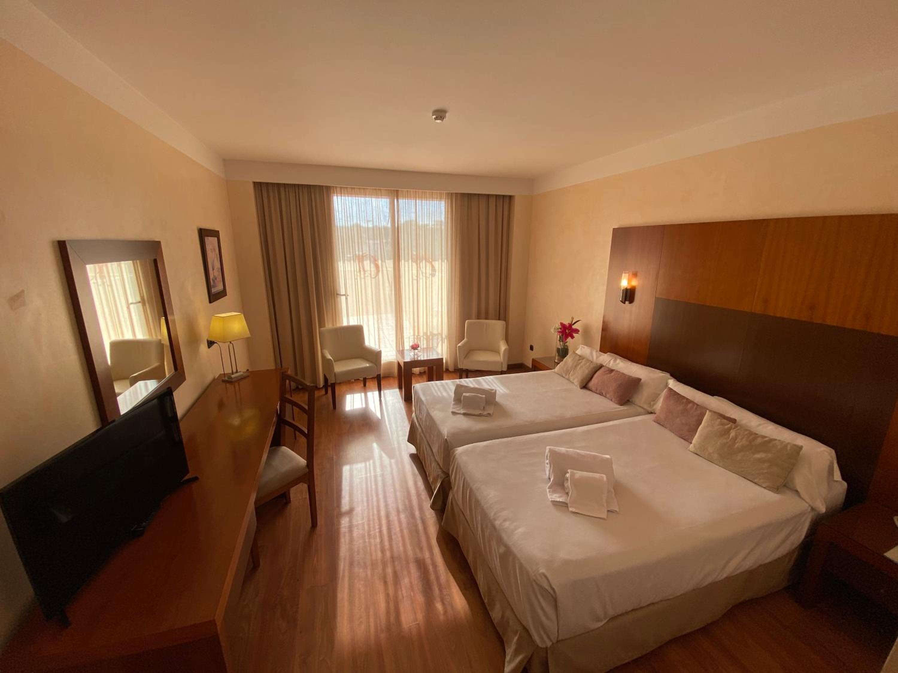 Double or Twin Room - Photo 7