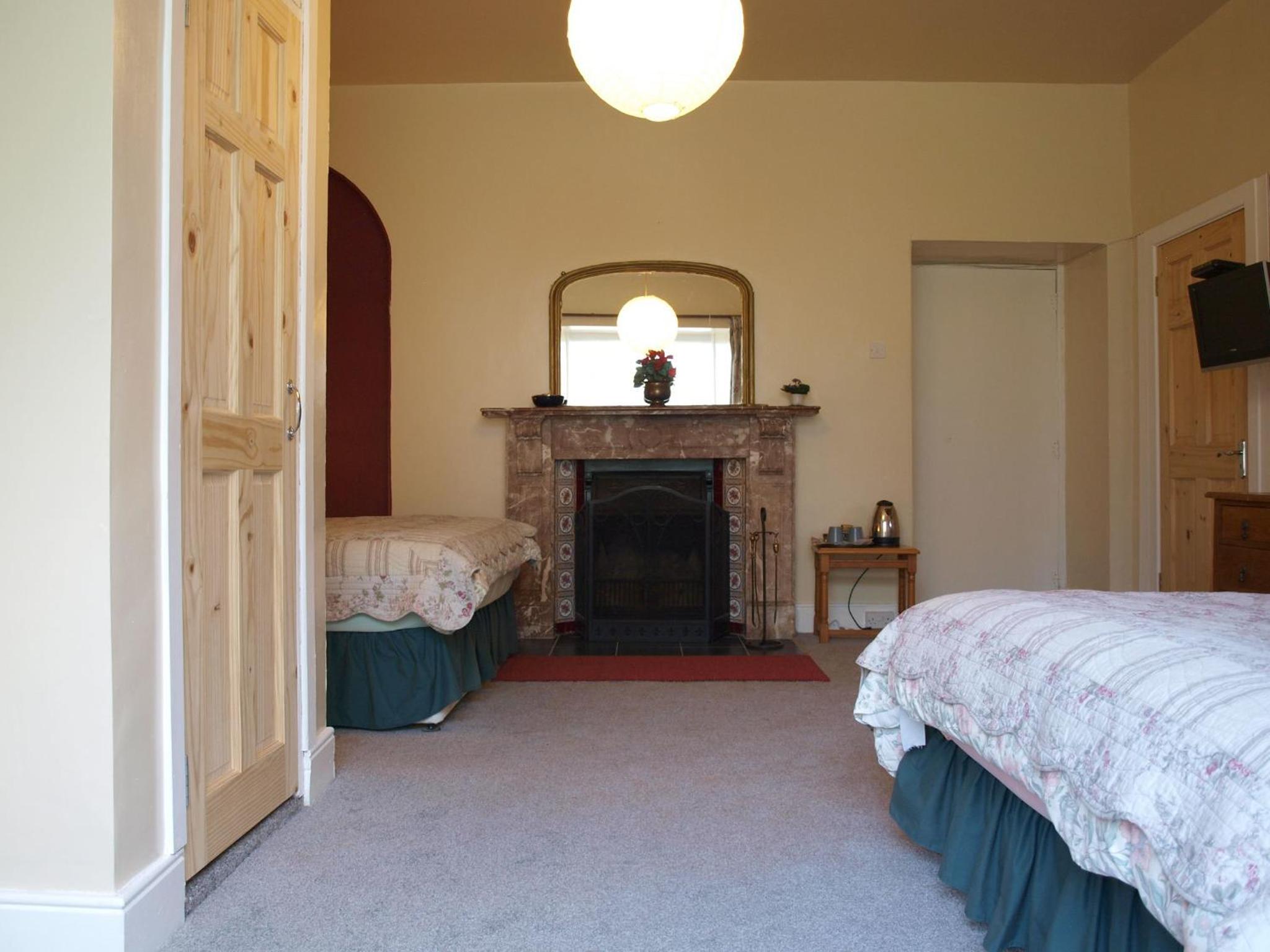 Superior Family Room photo 1
