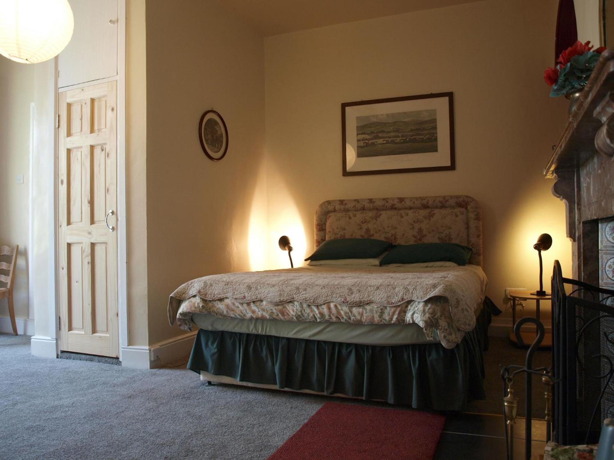 Superior Family Room photo 2