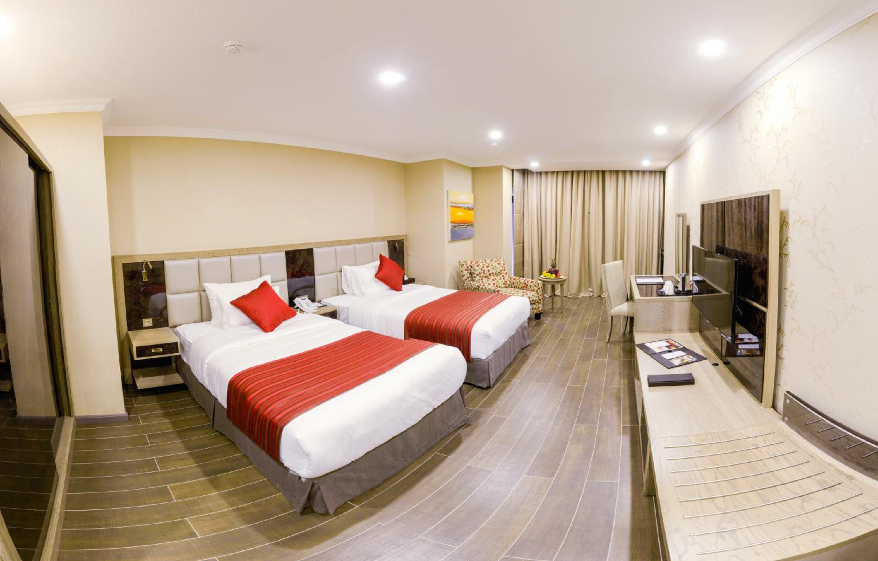 Superior Queen Room with Two Queen Beds - Non-Smoking - Photo 2