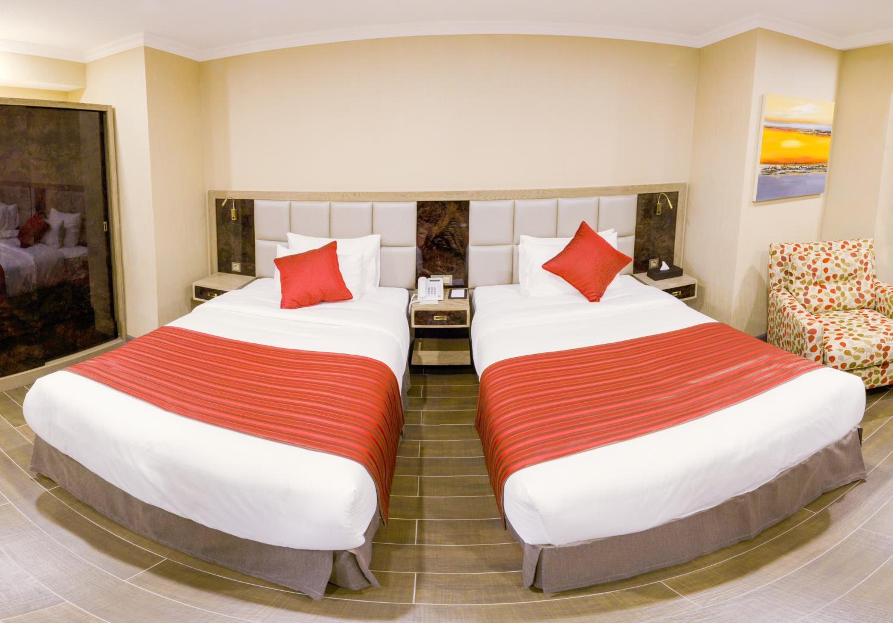 Superior Queen Room with Two Queen Beds - Non-Smoking - Photo 3