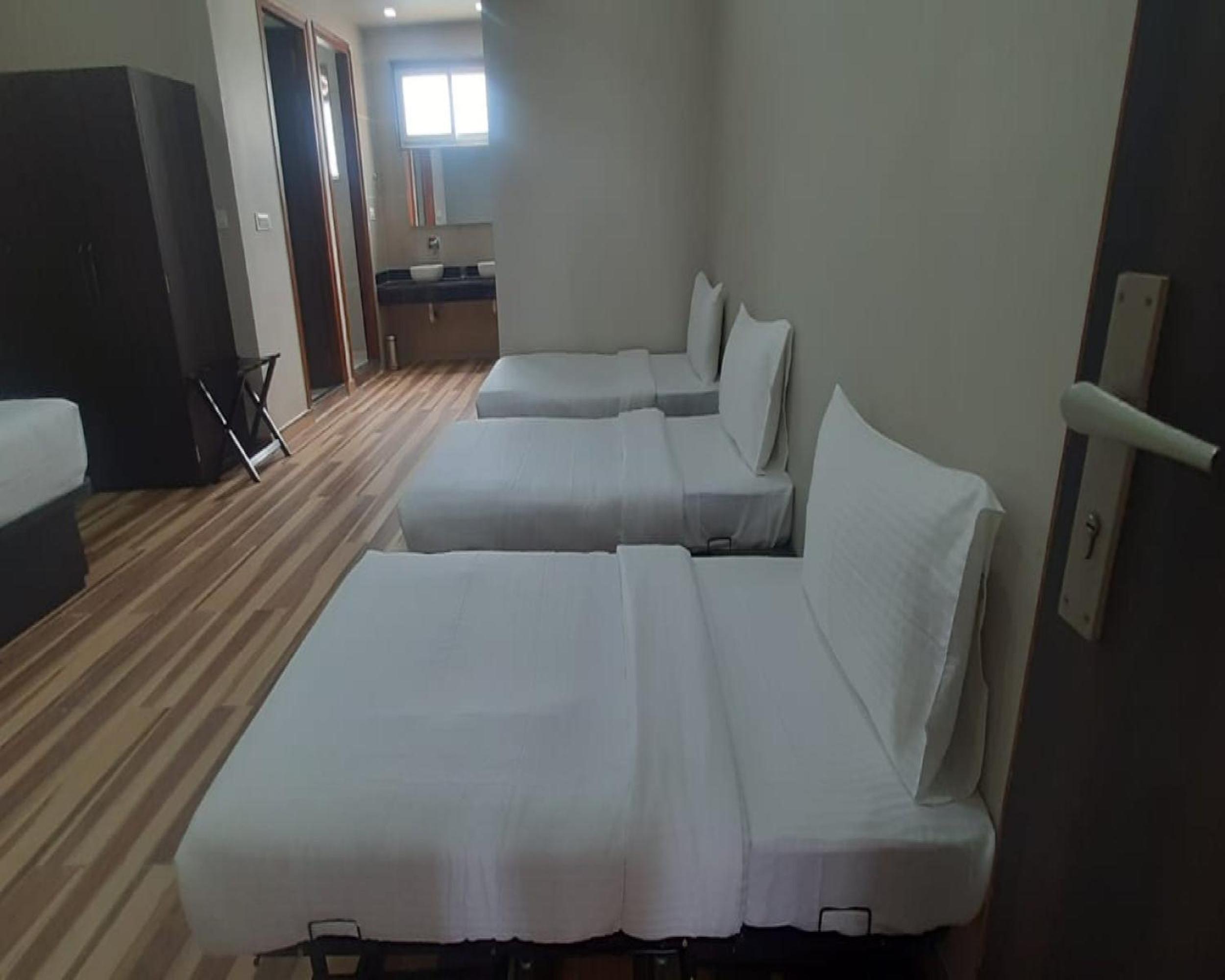 Family Room - Photo 2