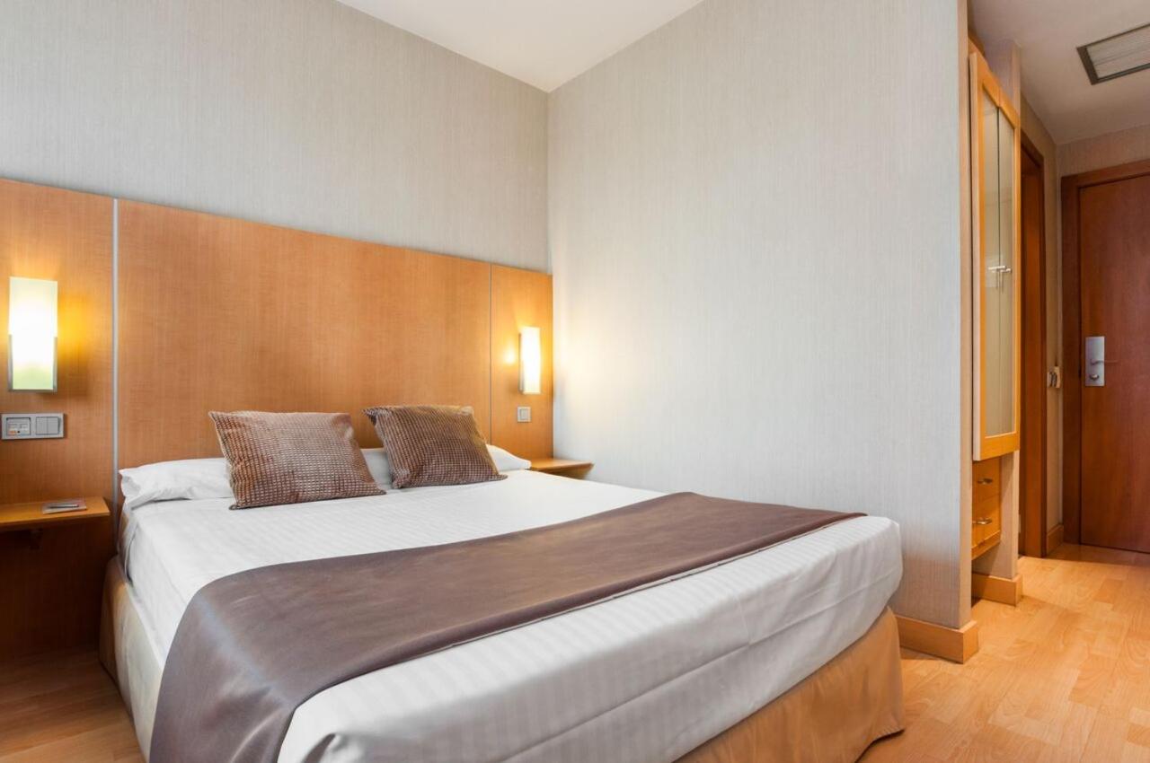 Double or Twin Room (1-2 Adults) - Photo 4