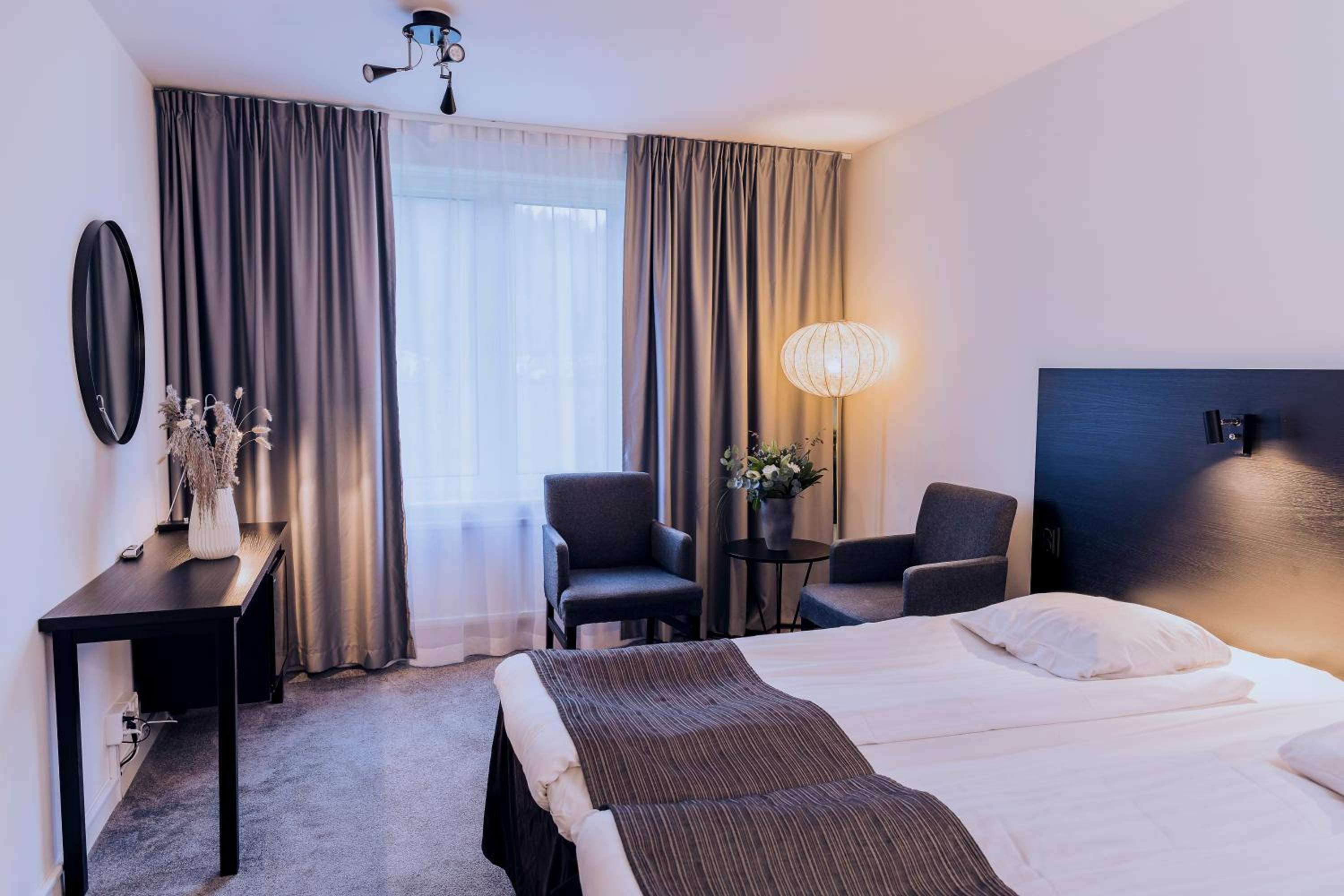 Double or Twin Room with Extra Bed photo 2