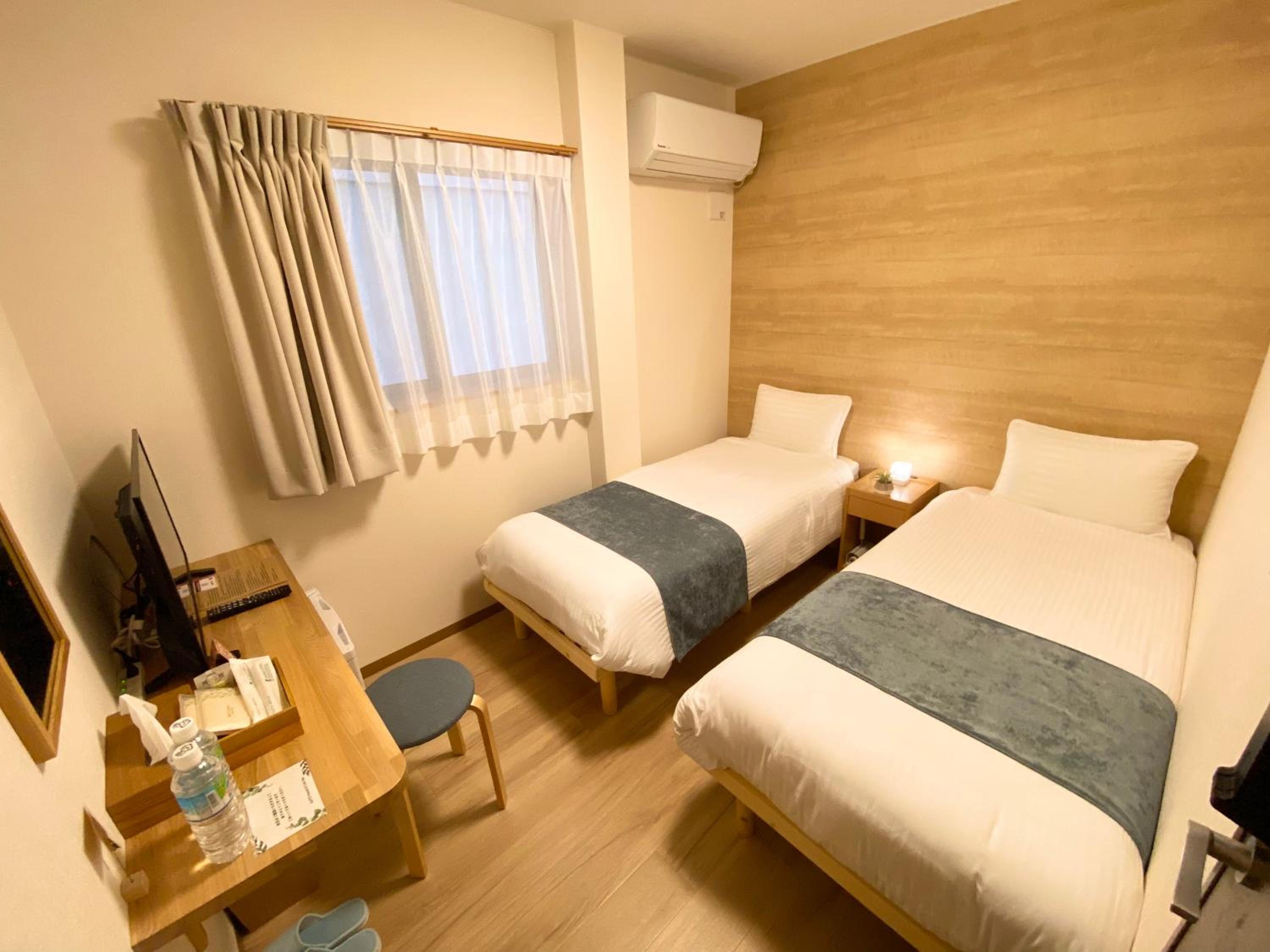 Small Twin Room - Photo 1