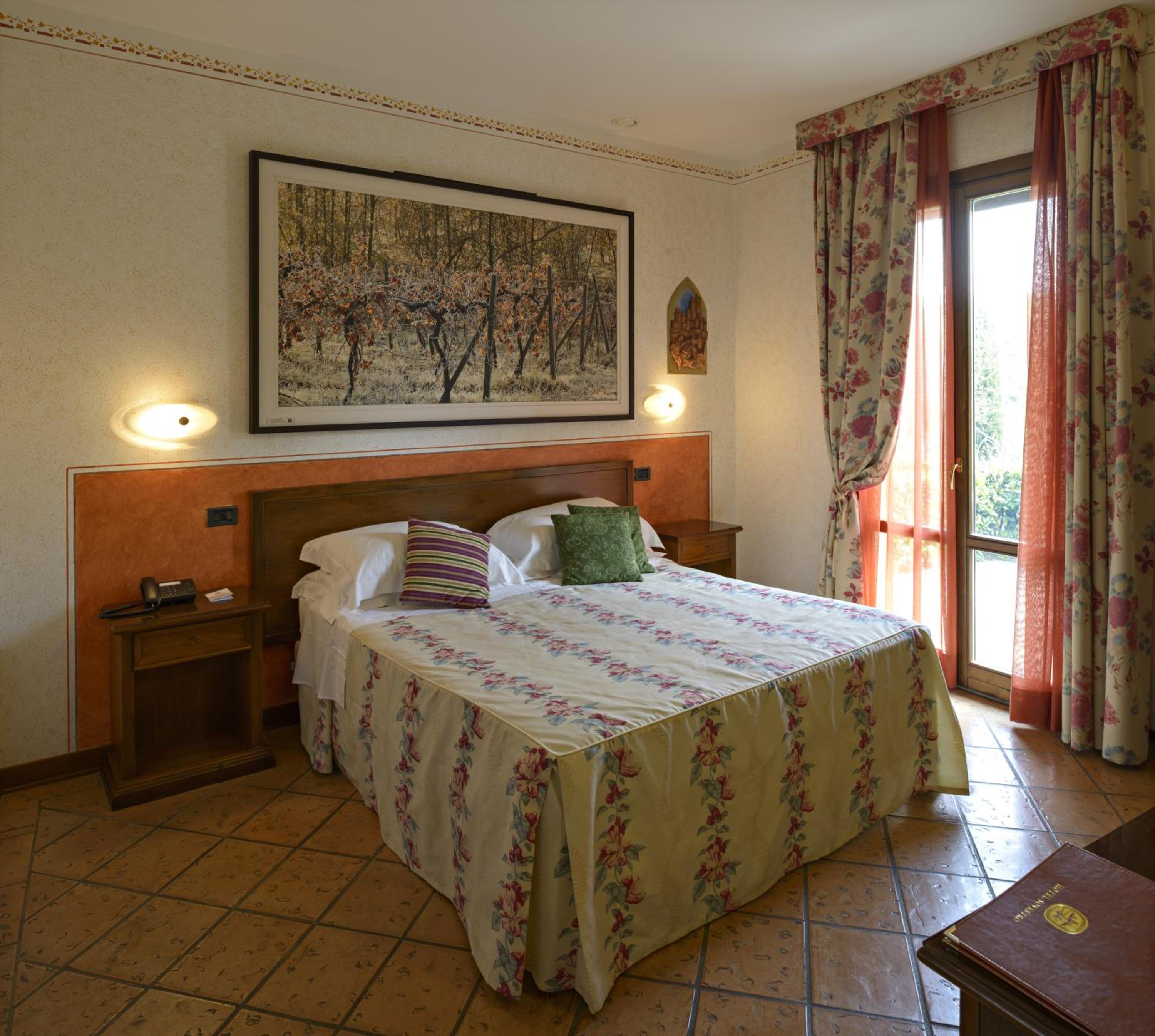 Double Room with Patio - Photo 6