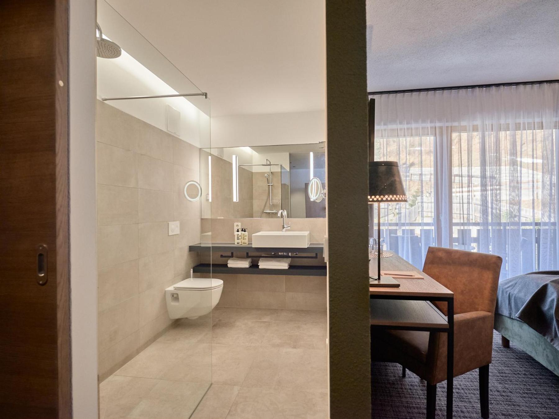 Junior Suite with Mountain View - Photo 2