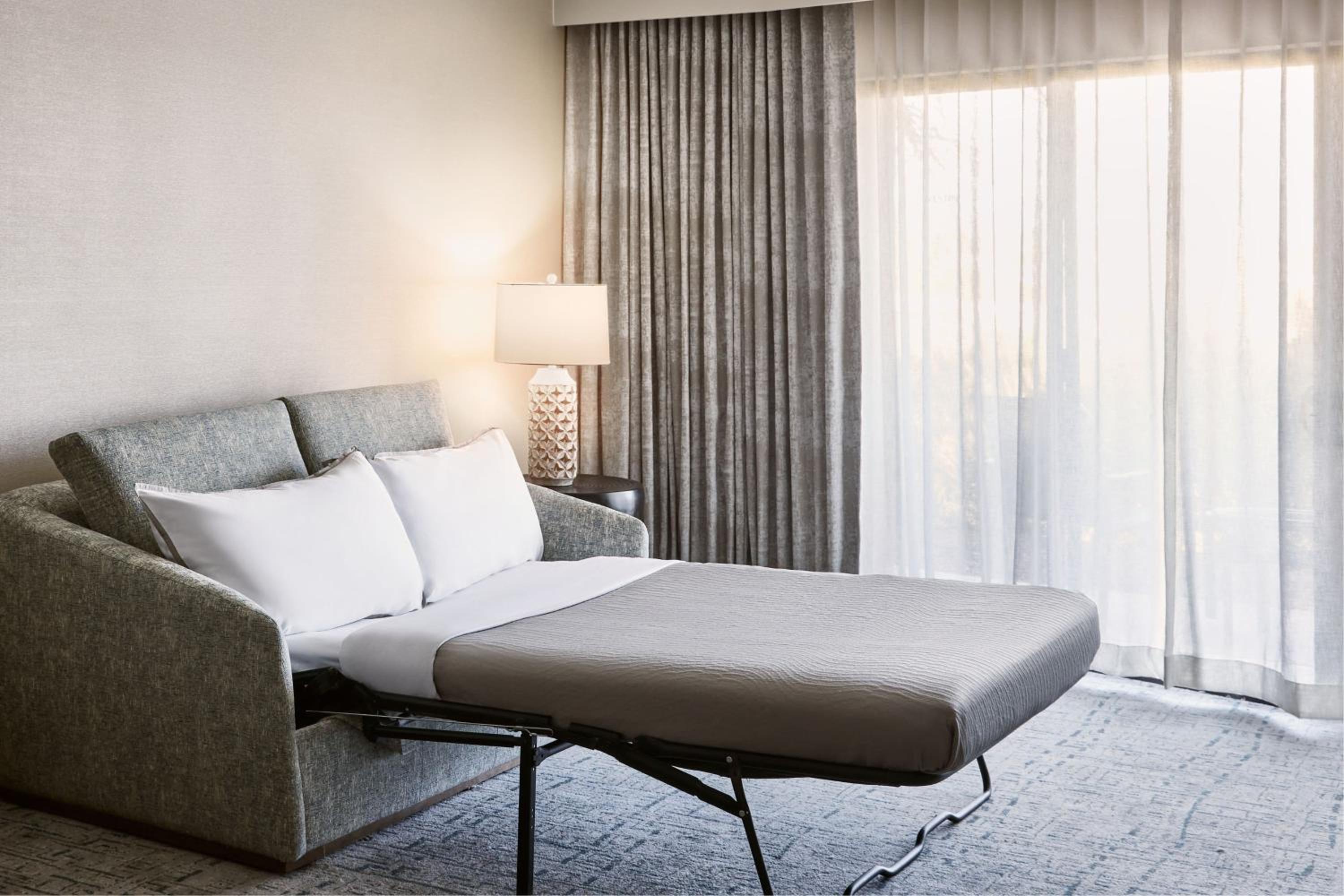 Guest room, 1 King, Balcony - Photo 12