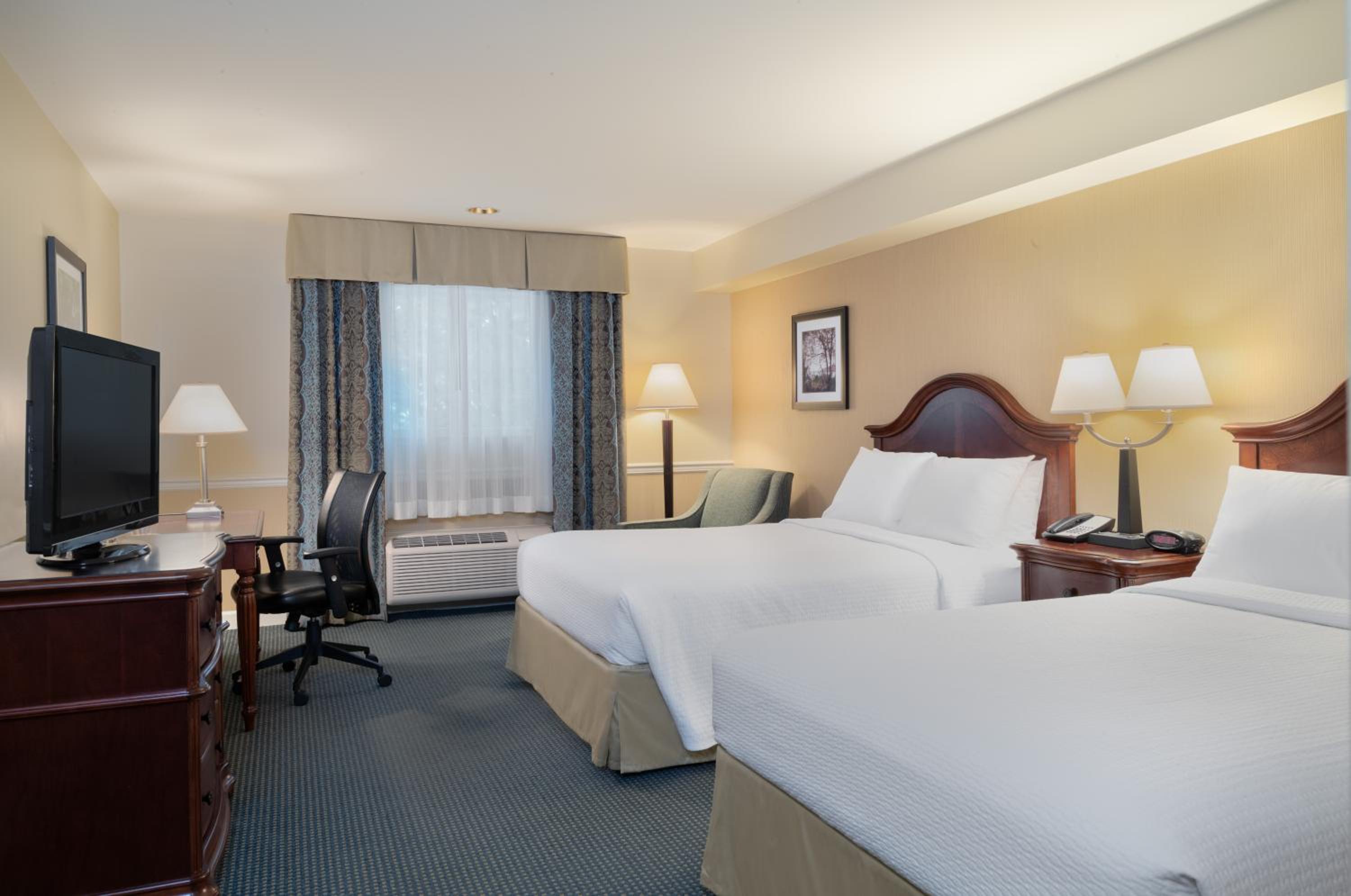 Standard Room with Two Double Beds photo 2