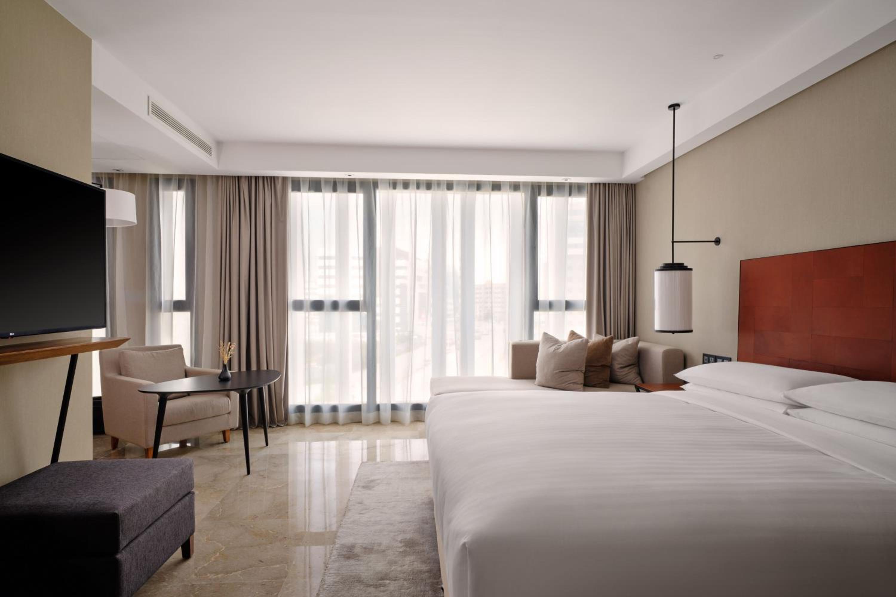 Deluxe King Room - Photo 1