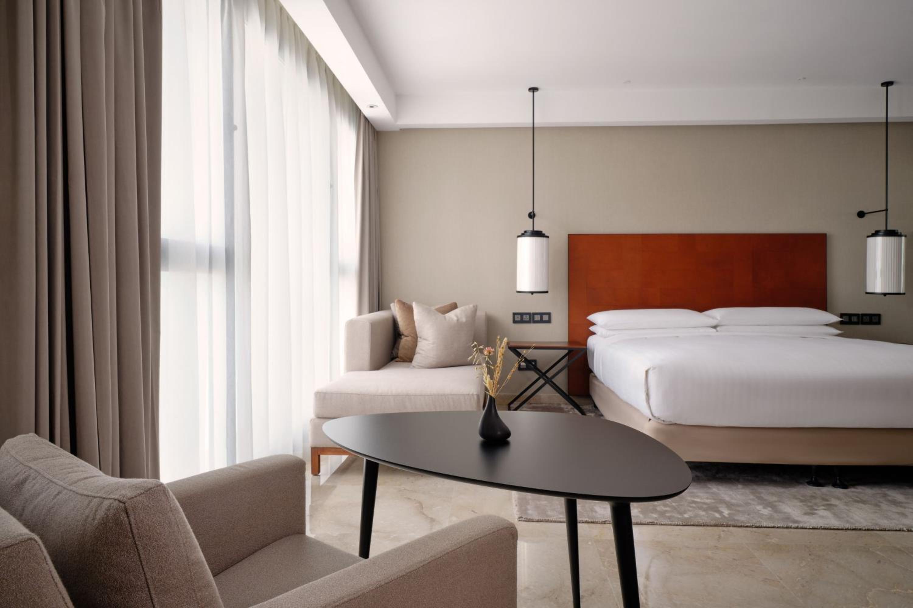 Deluxe King Room - Photo 2