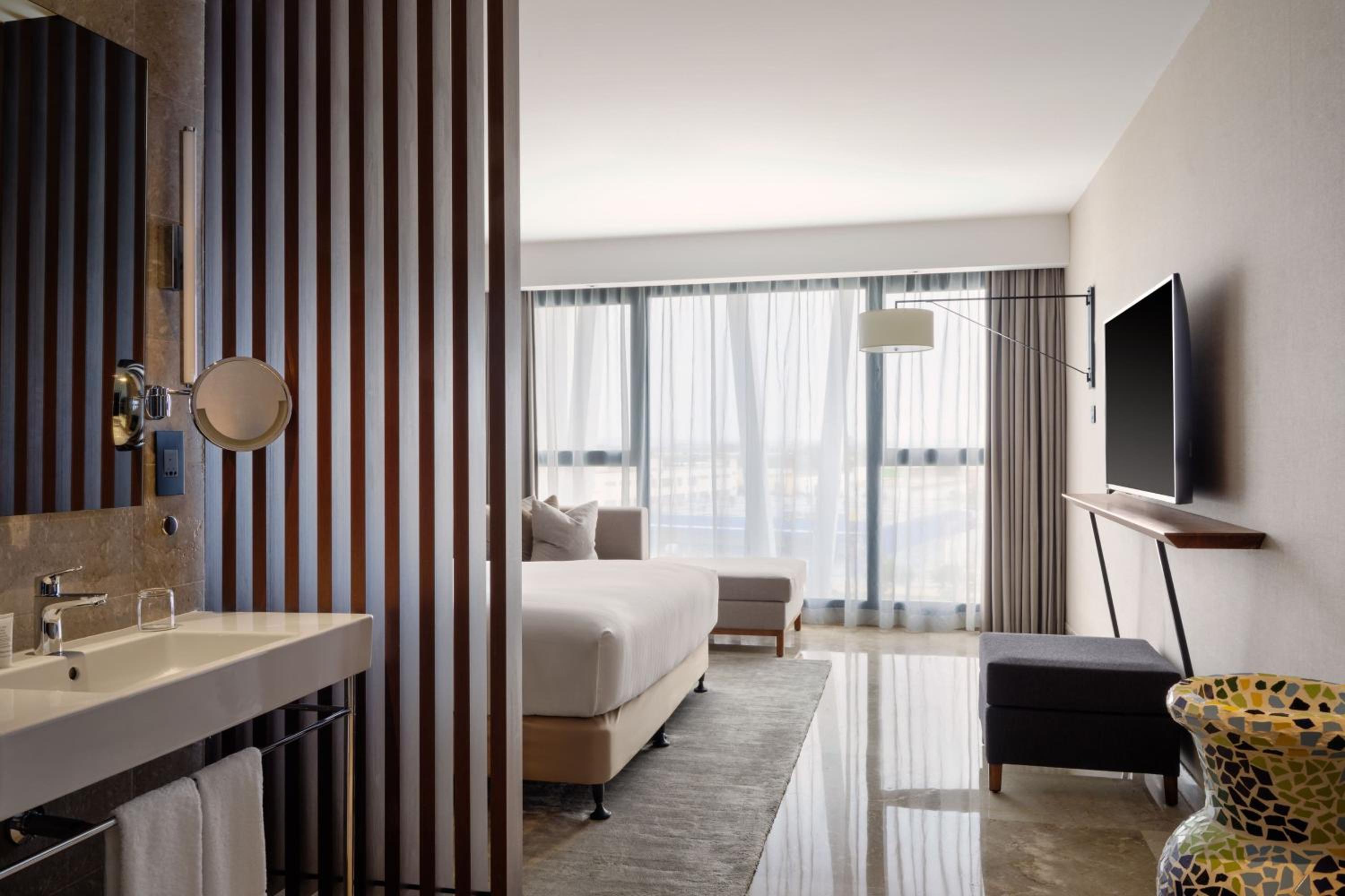 Superior King Room - Photo 7