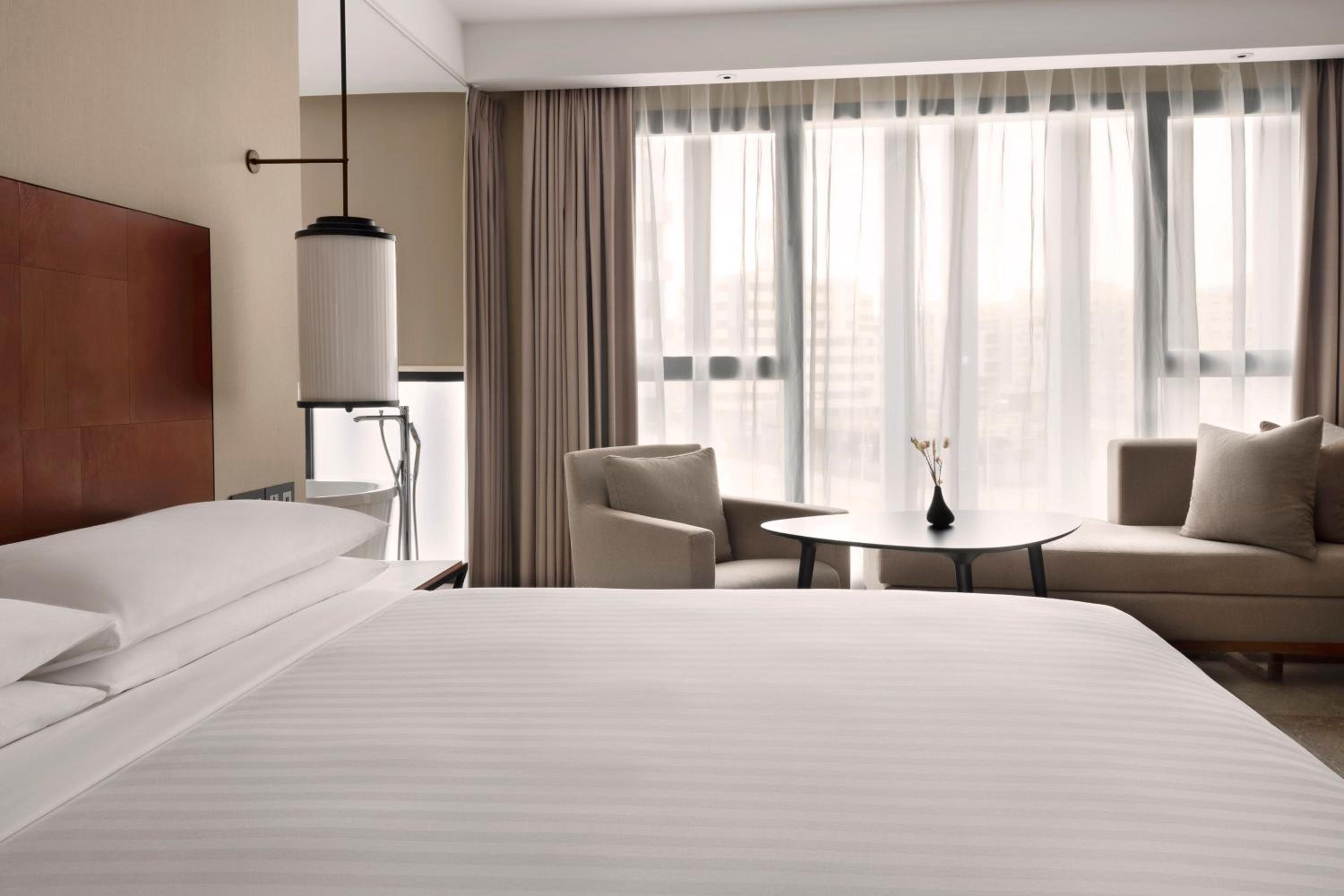 Junior King Suite - Photo 2