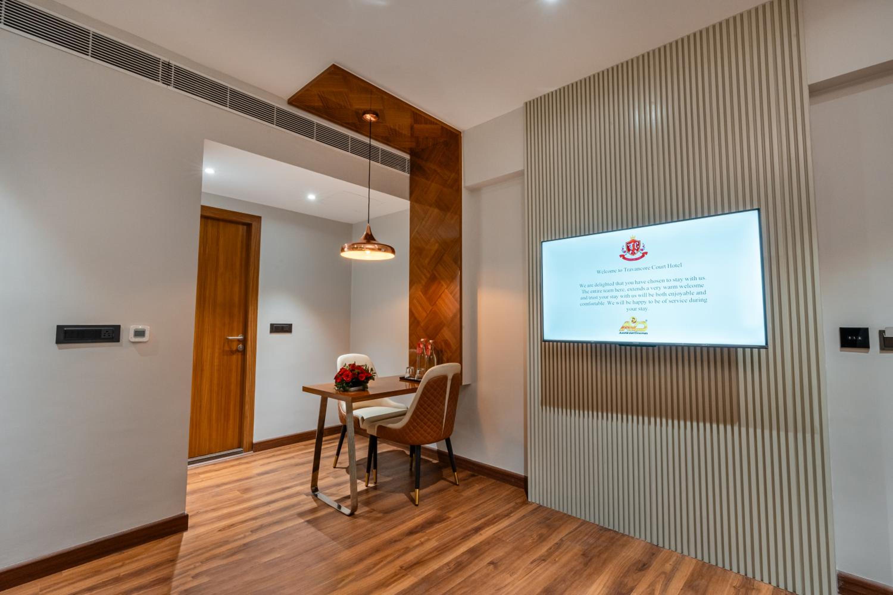 Suite - Photo 2