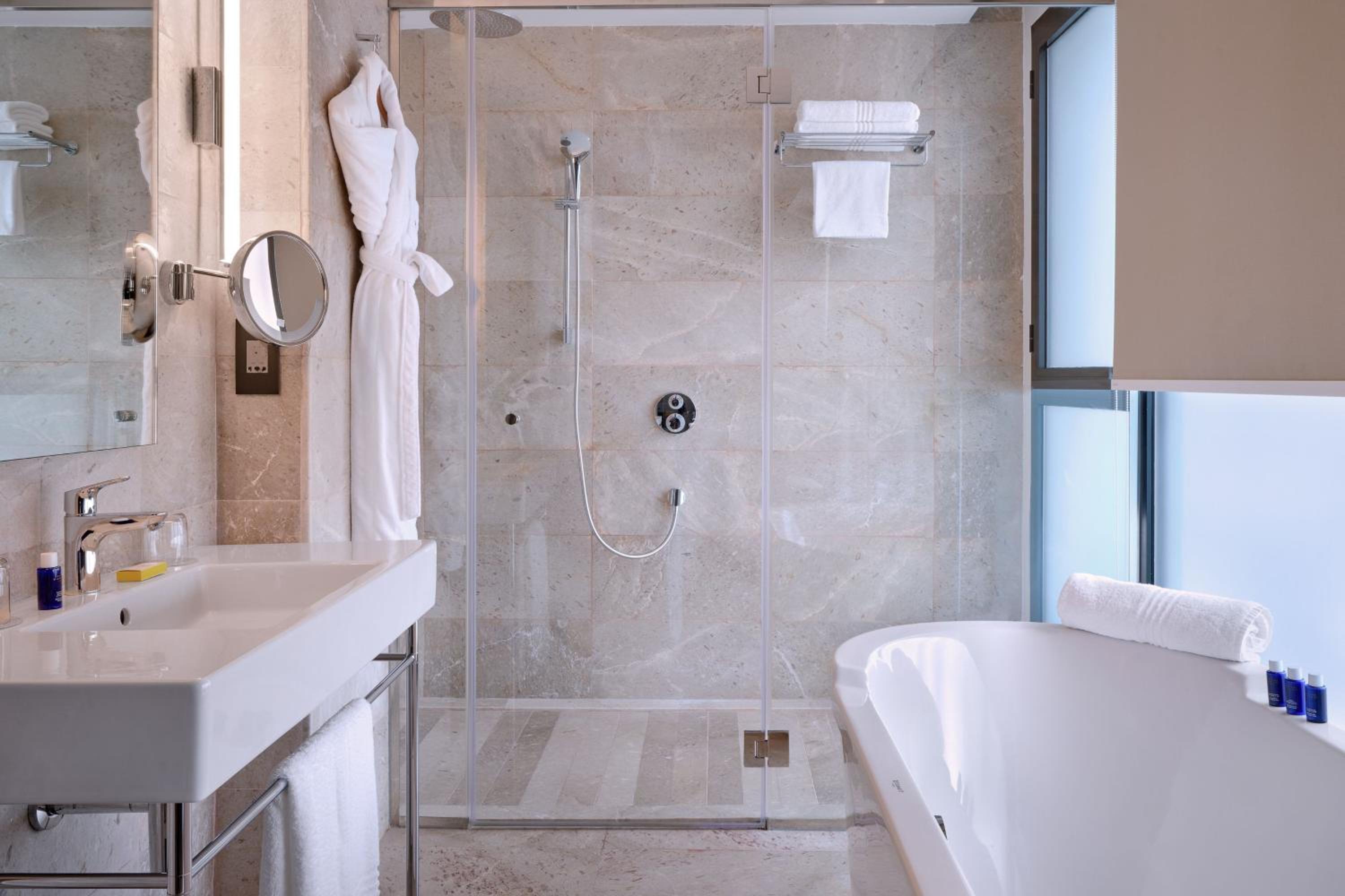 Junior King Suite - Photo 4