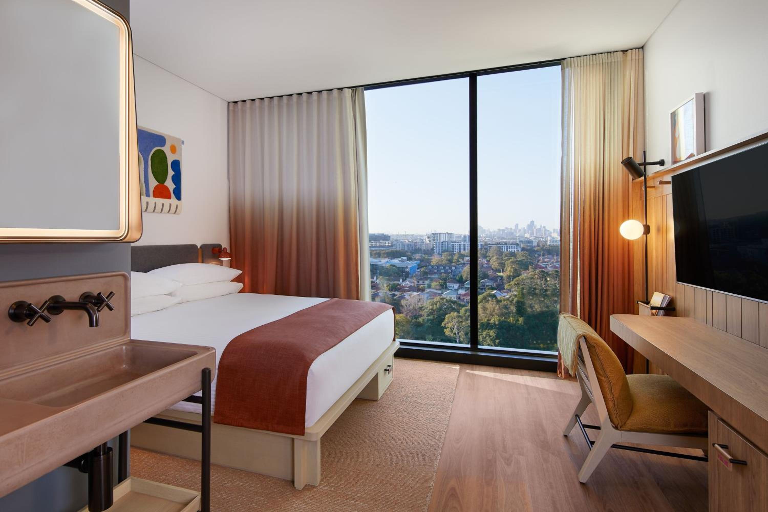Moxy King Sleeper - High Floor