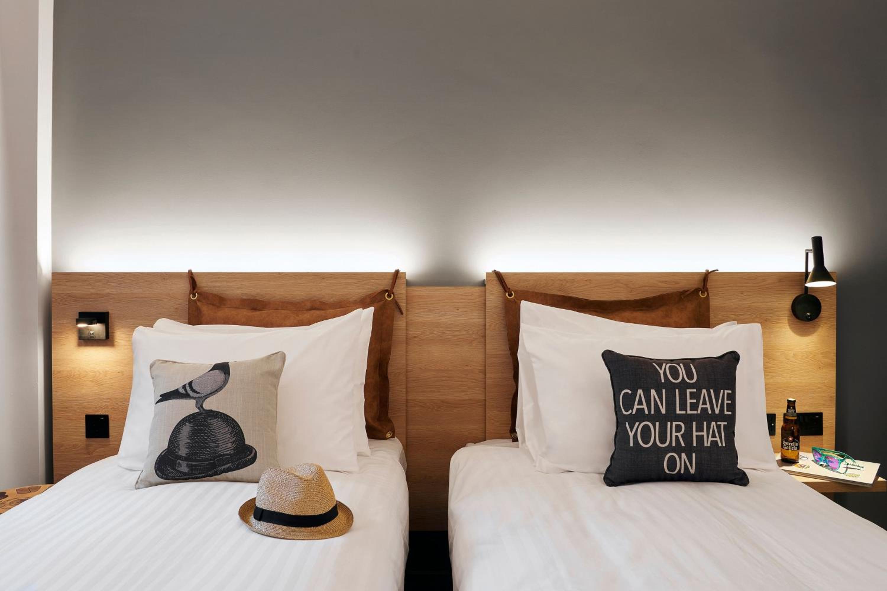 Moxy Sleeper, Guest room, 2 Twin/Single Bed(s) - Photo 6