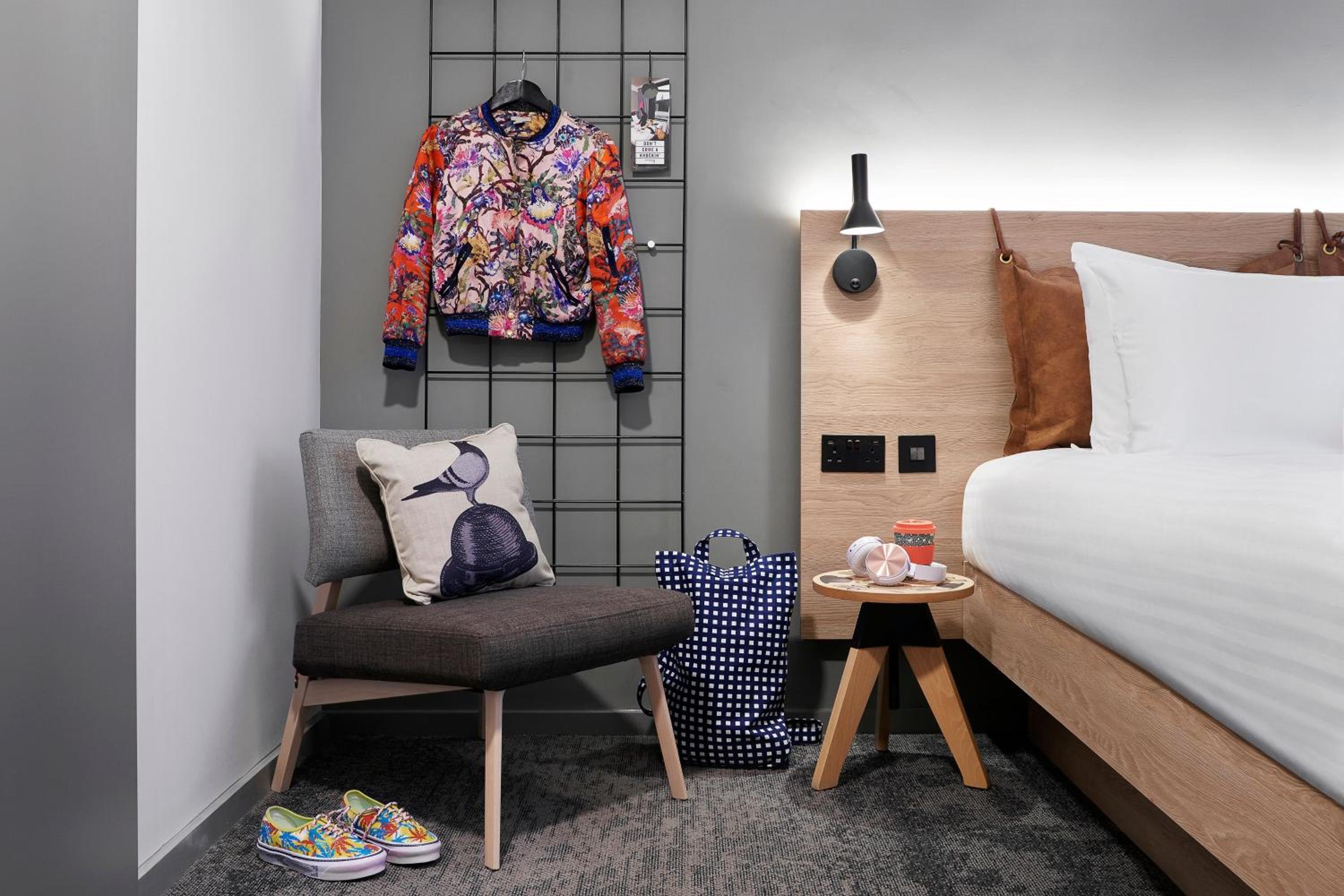 Moxy Sleeper, Guest room, 2 Twin/Single Bed(s) - Photo 7