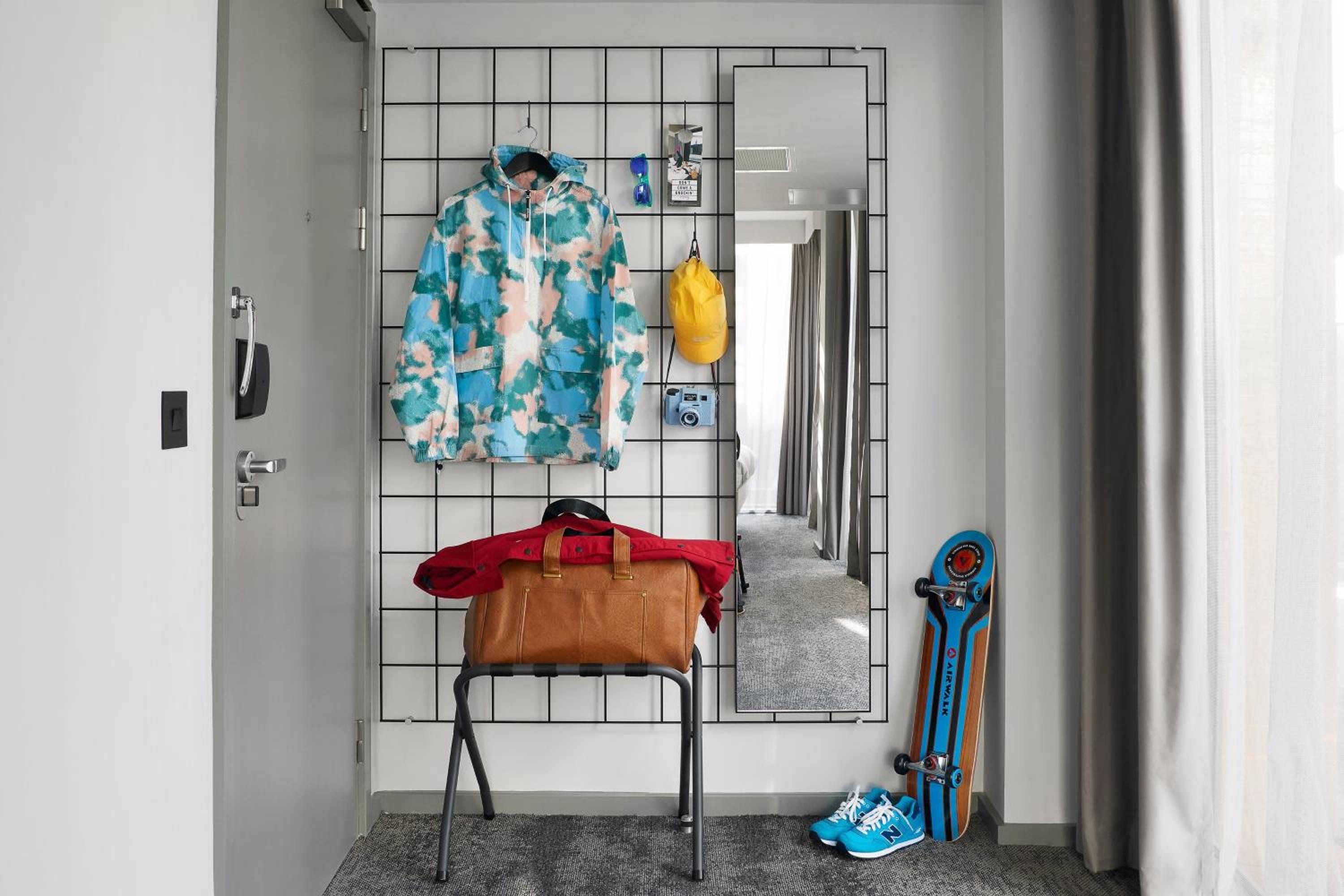 Moxy Sleeper Premium, Guest room, 1 King - Photo 6