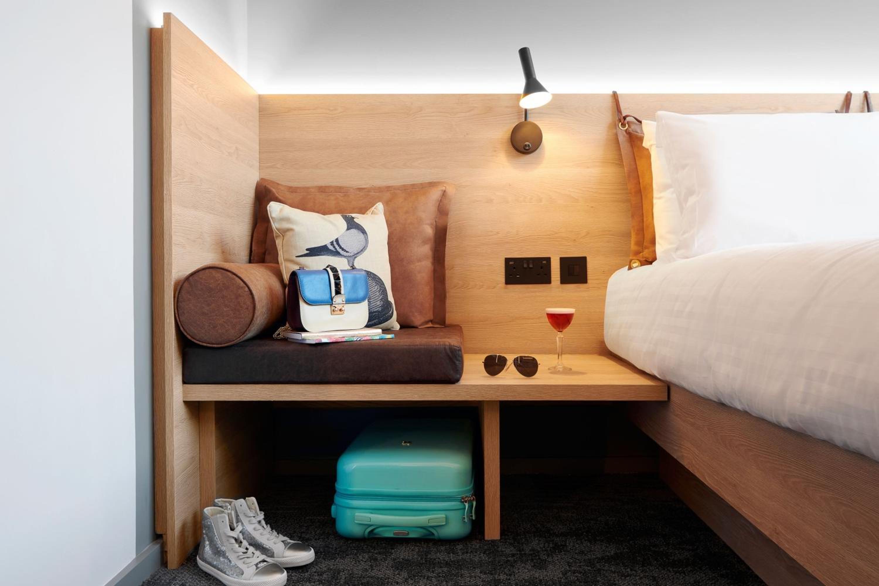 Moxy Sleeper, Guest room, 1 King - Photo 2