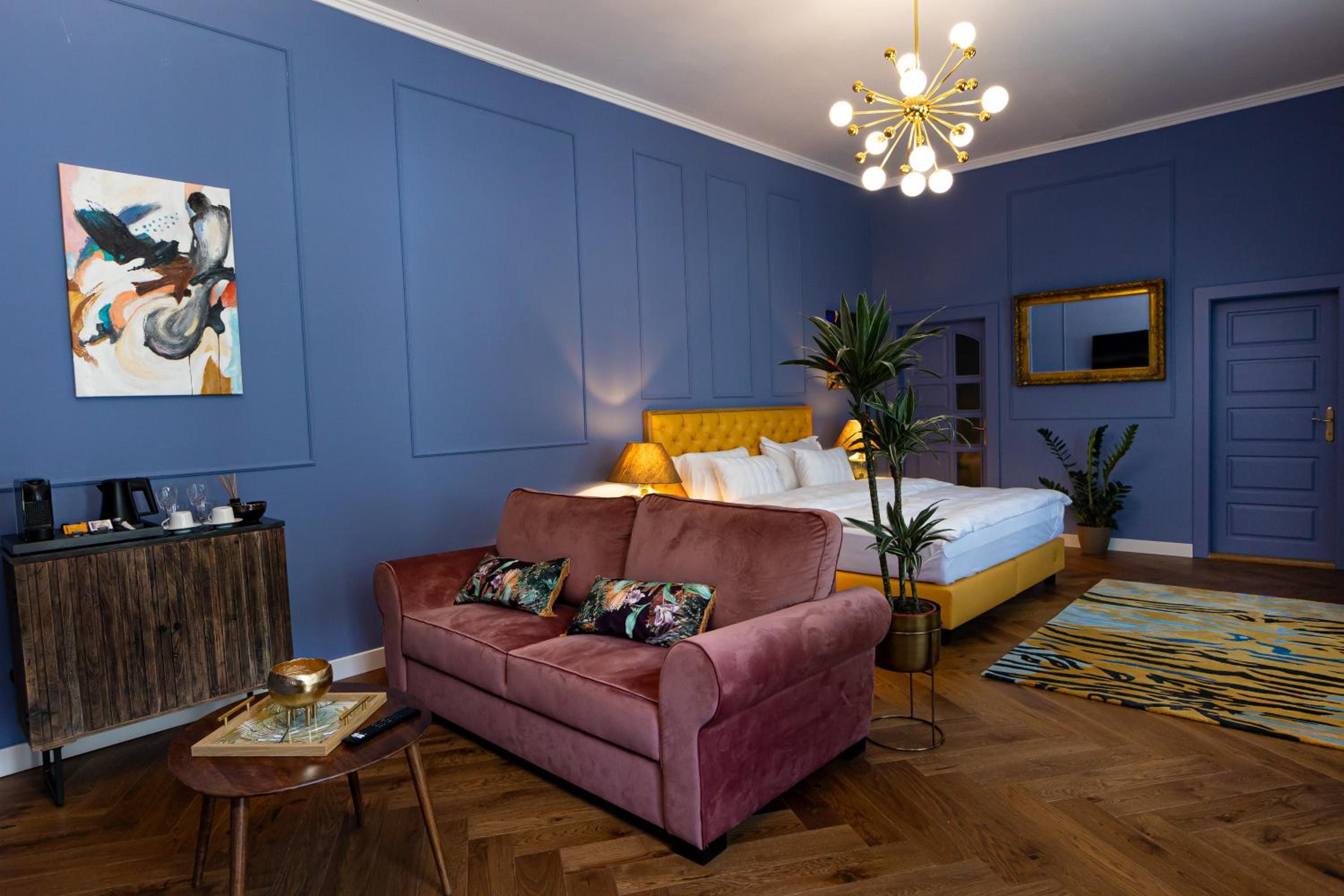 Studio with Sofa Bed - Photo 3