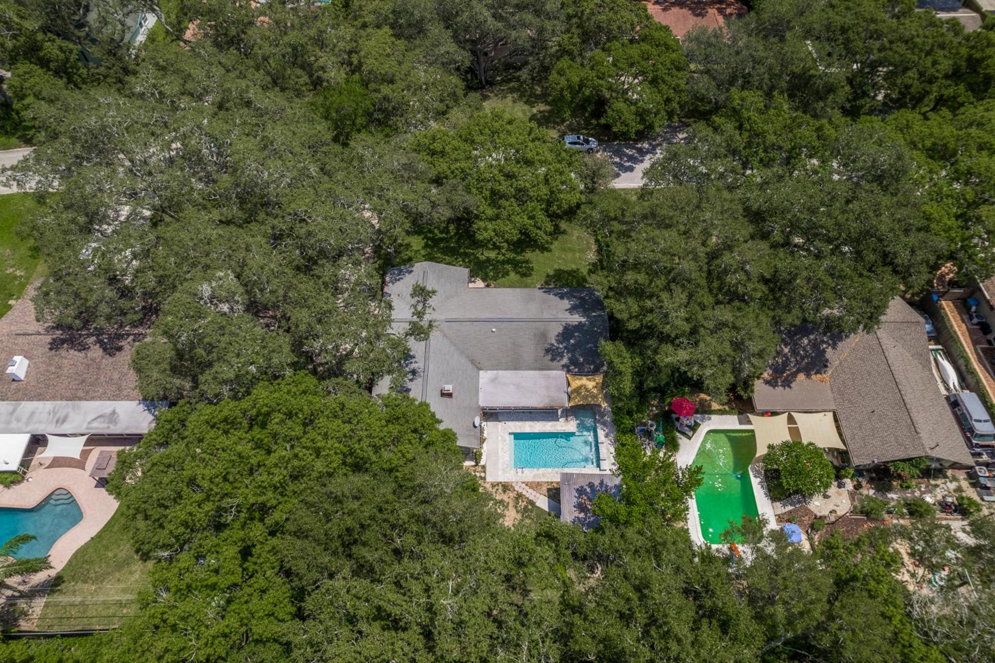 Four-Bedroom House - Photo 44