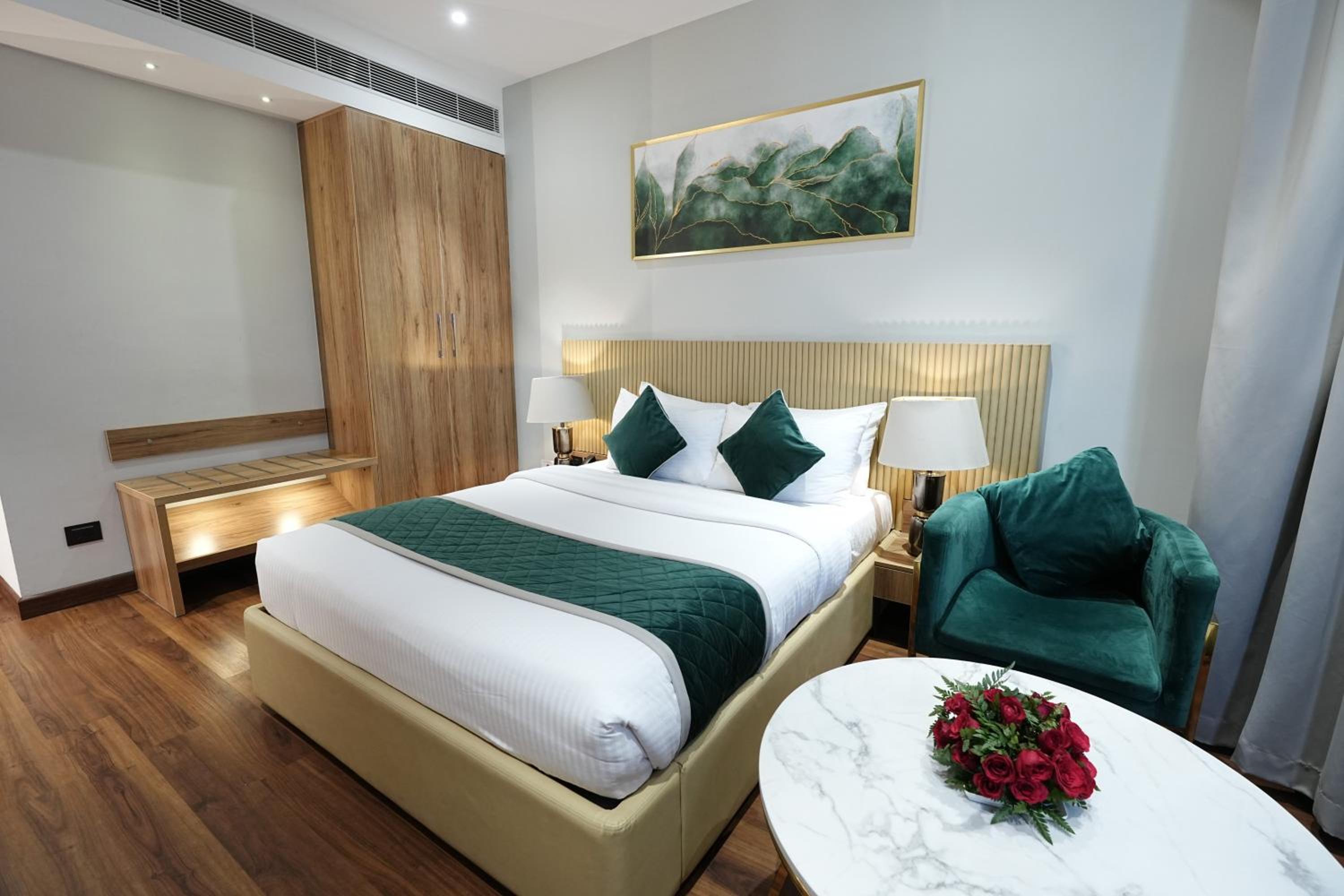 Deluxe King Room - Photo 3
