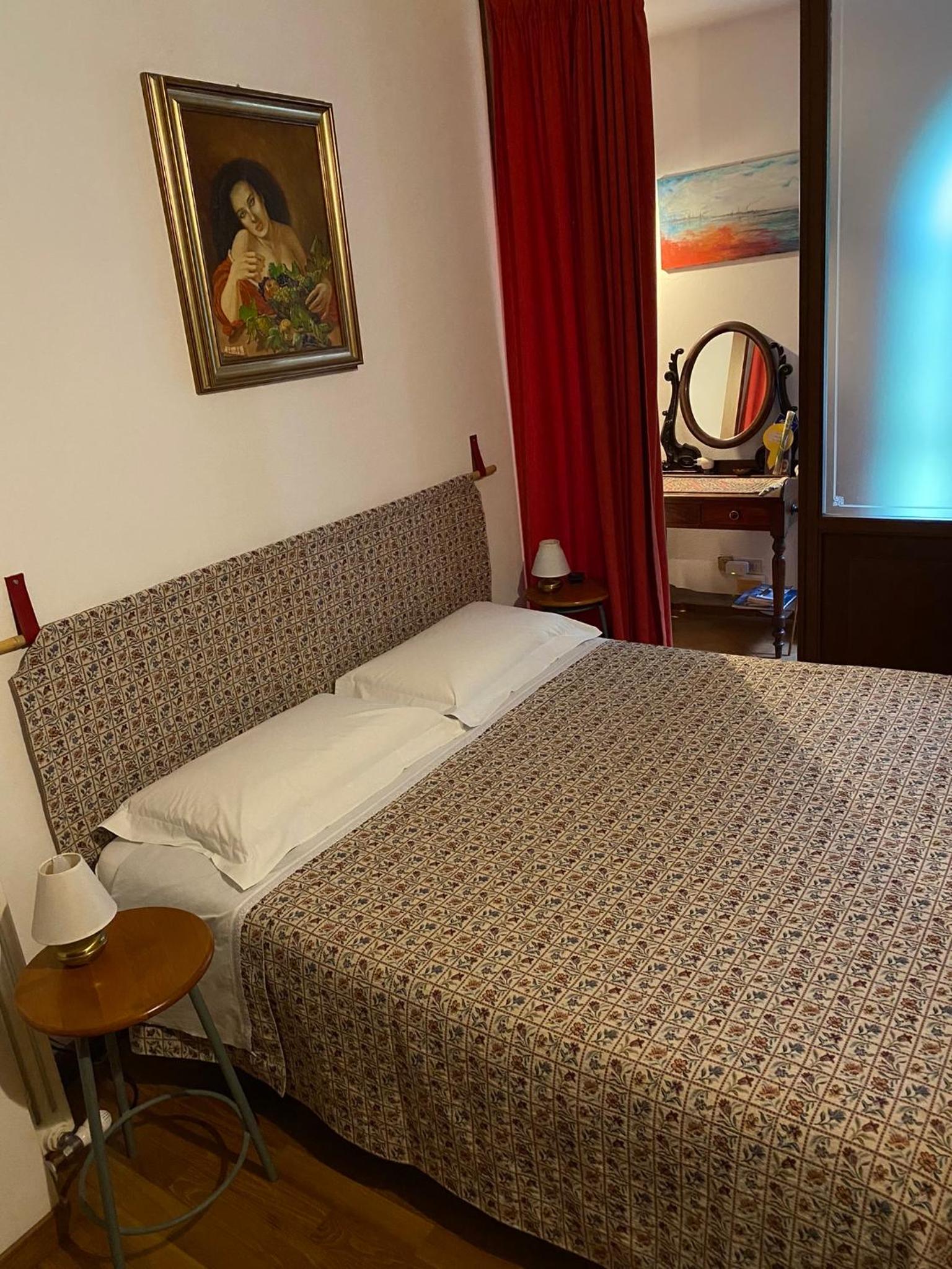 Double Room with Private Bathroom - Photo 4