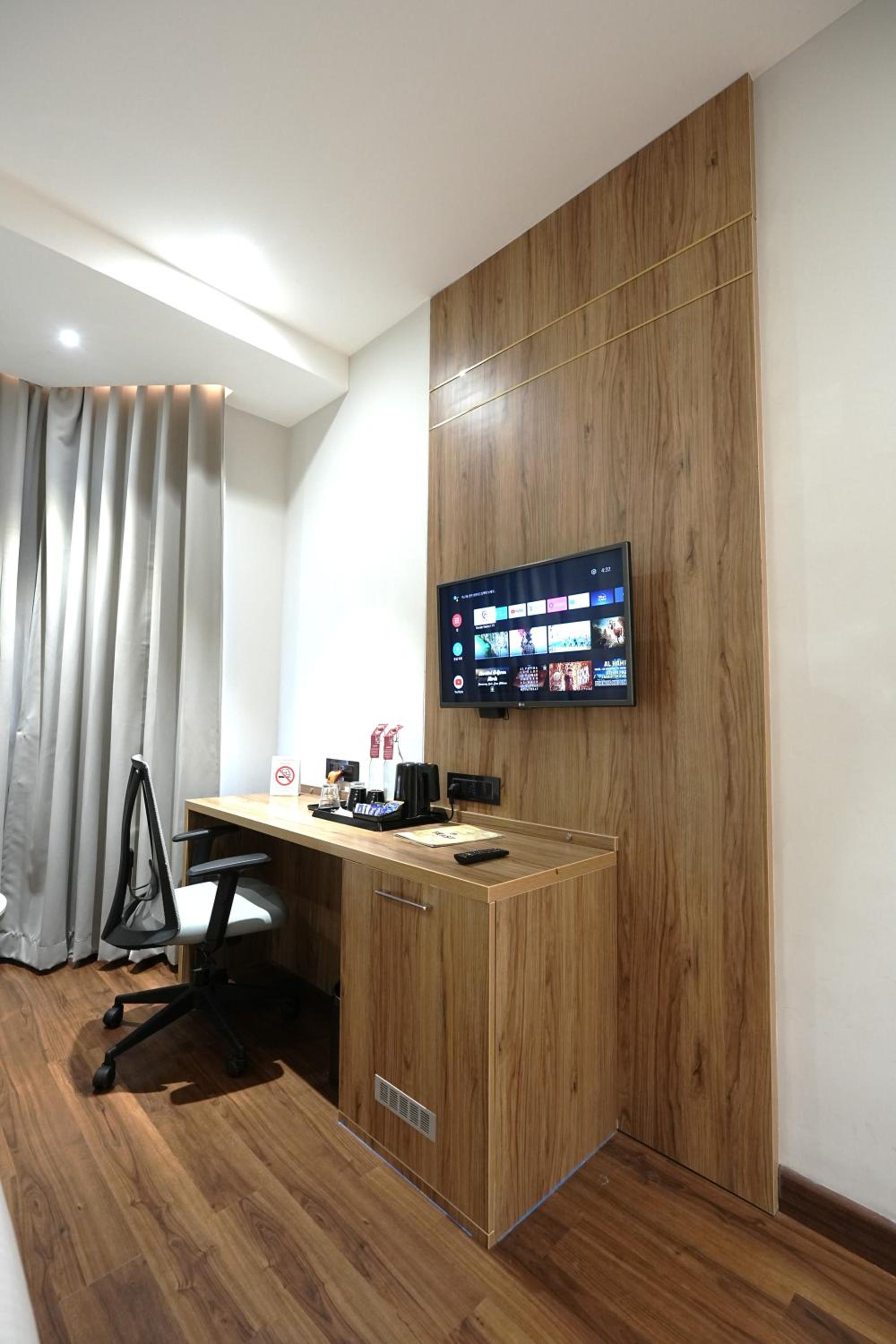 Deluxe Queen Room - Photo 2