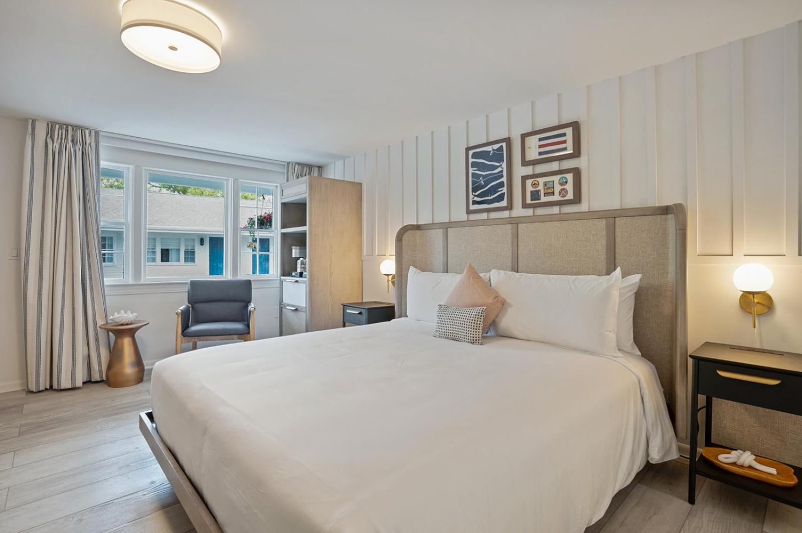 Deluxe King Room photo 1