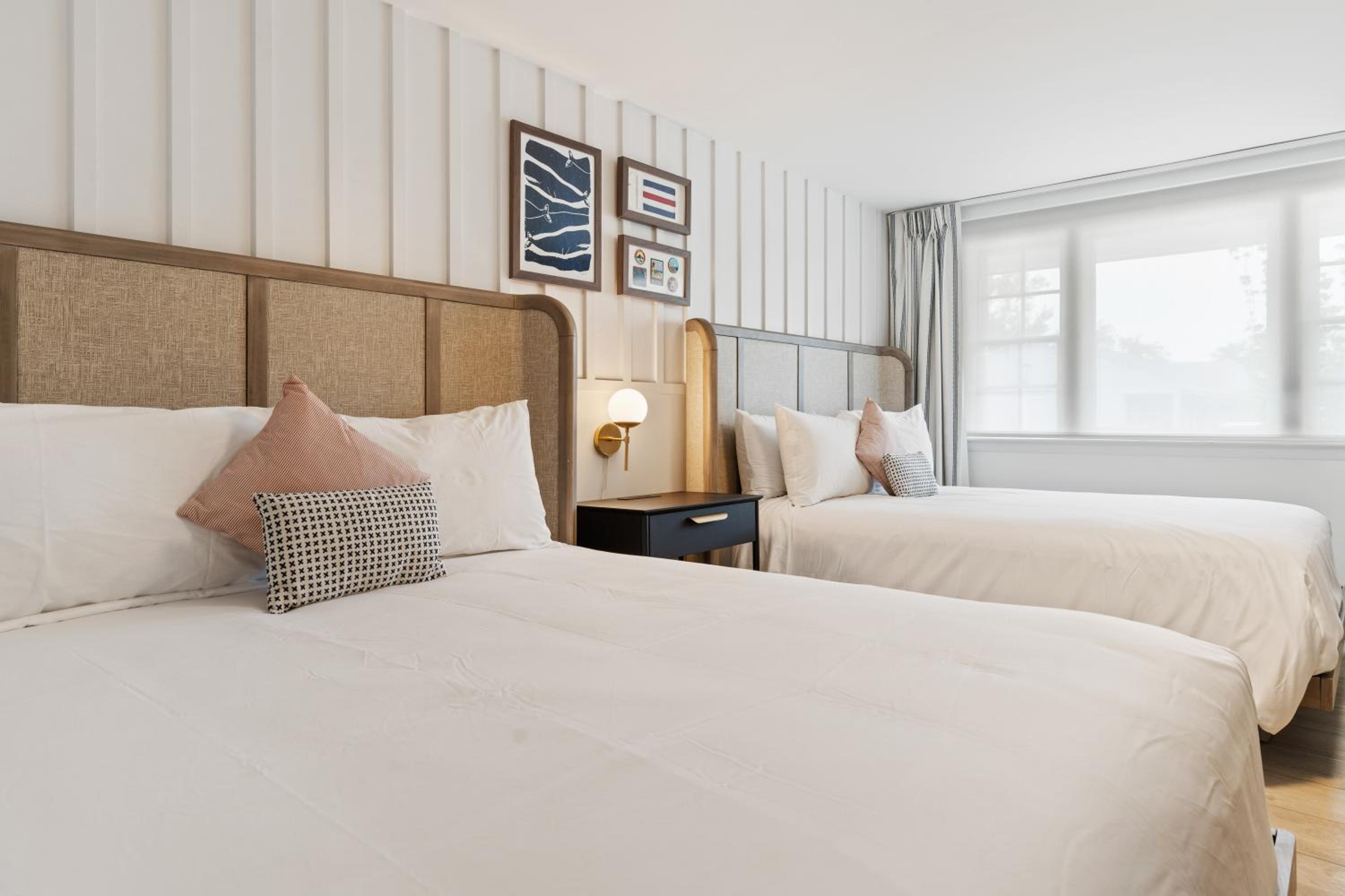 Queen Room with Two Queen Beds photo 1