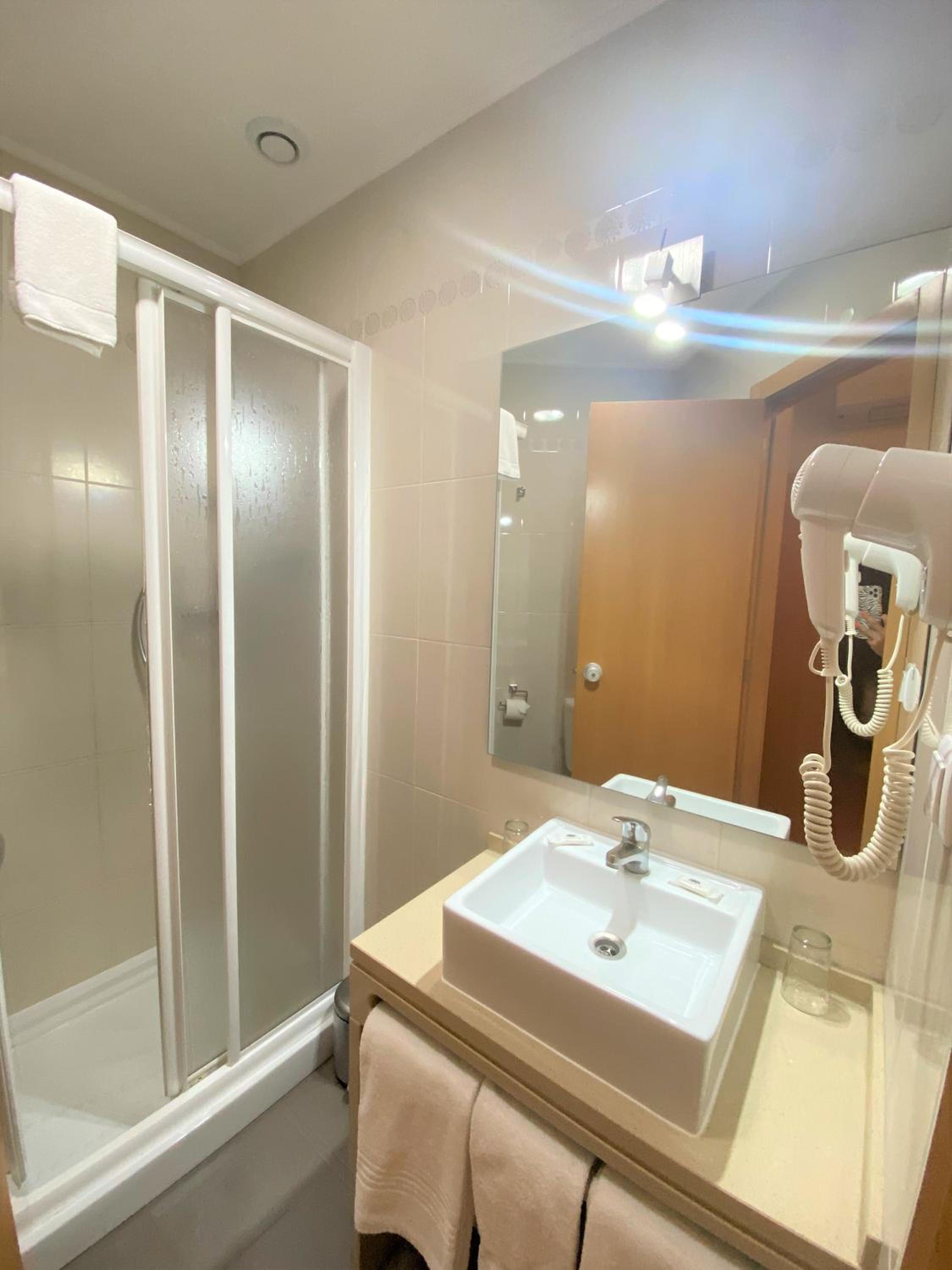 Double Room - Photo 5