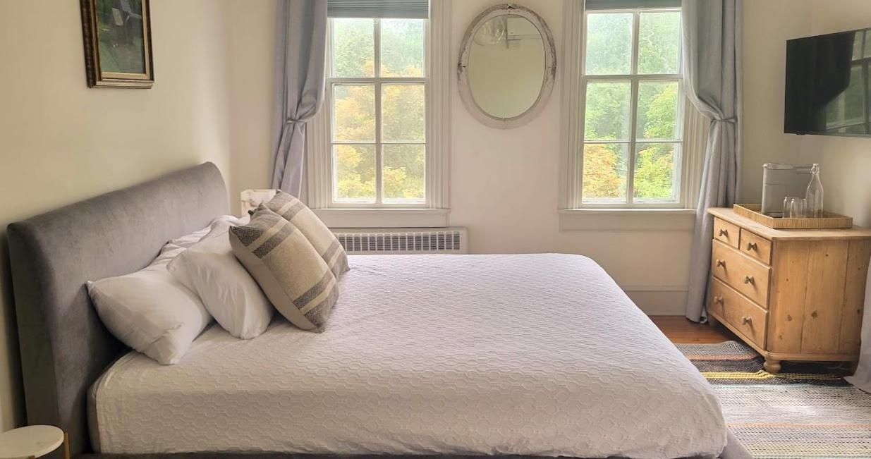 Standard King Room photo 1