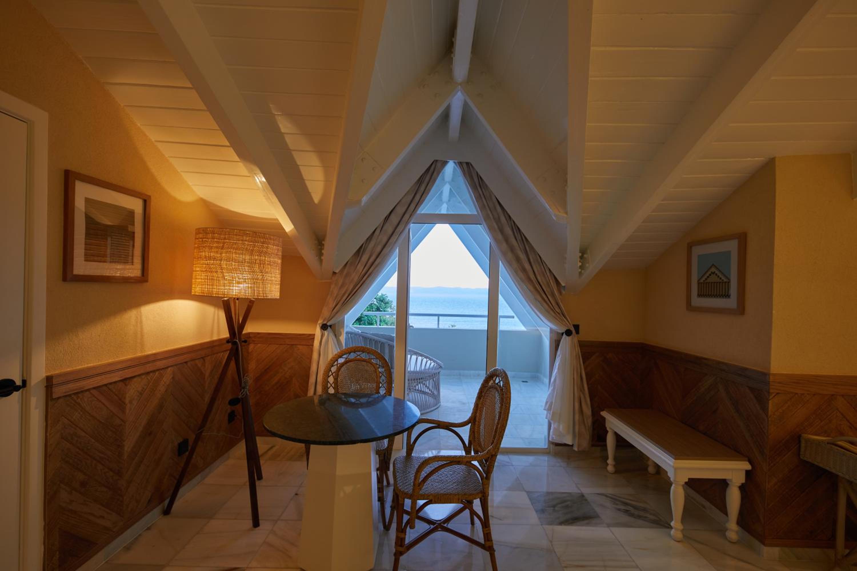 Junior Suite Sea View (1 Adult + 1 Child)