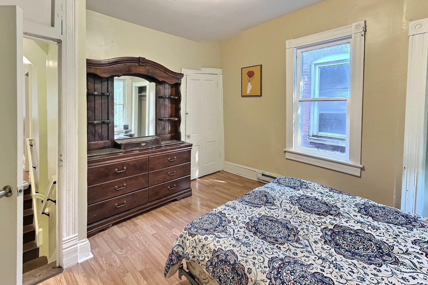 Three-Bedroom House photo 3