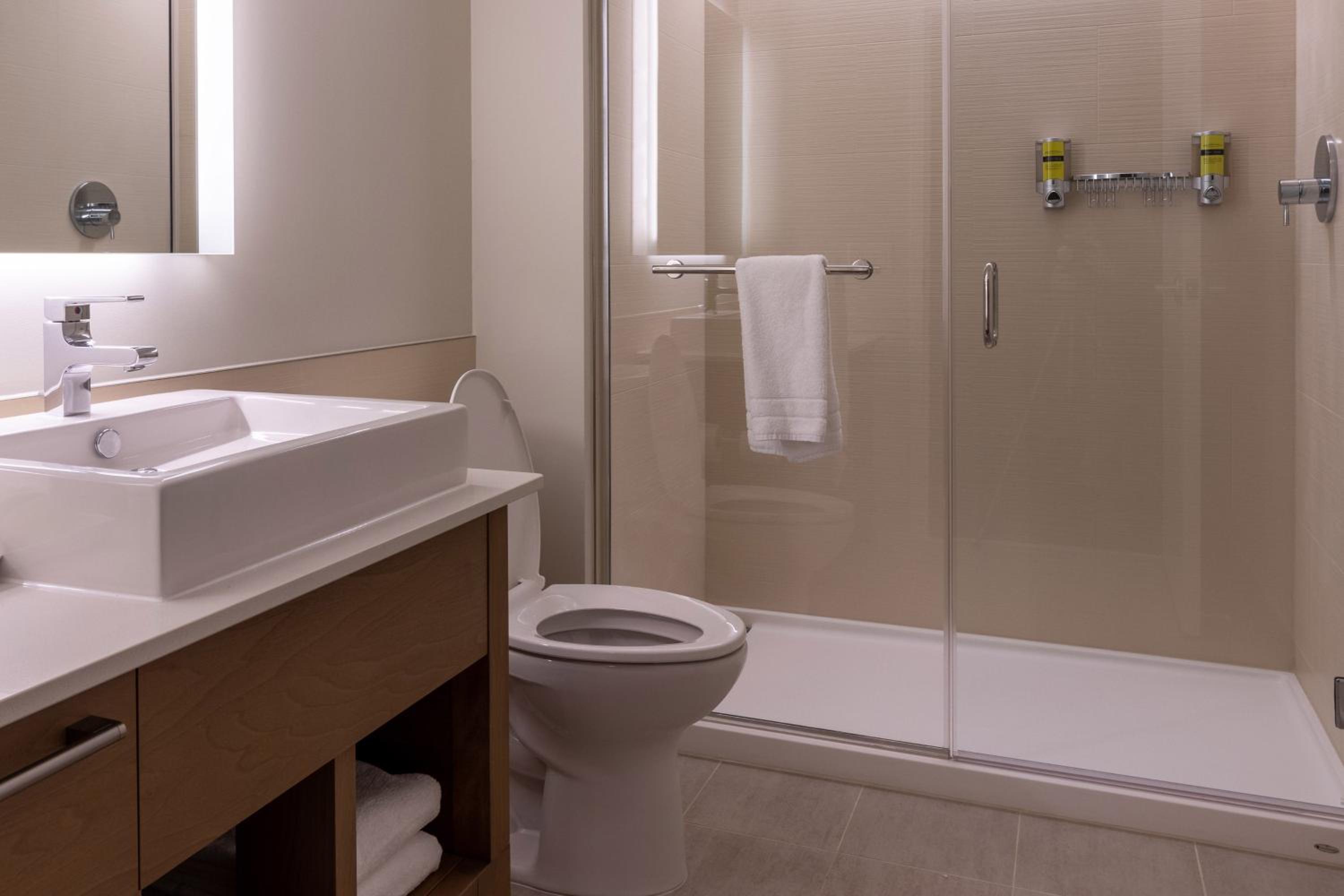 Standard, Guest room, 1 King - Photo 5