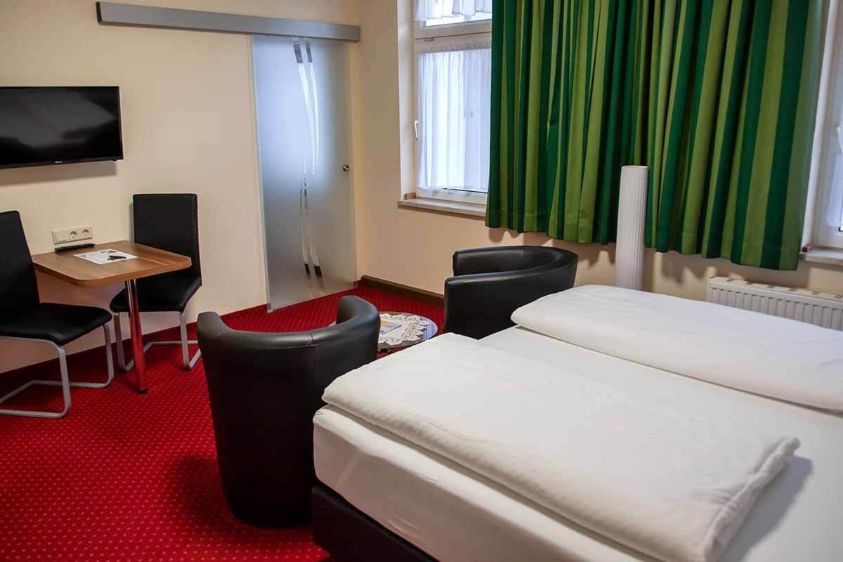 Double Room with Private Bathroom - Photo 1