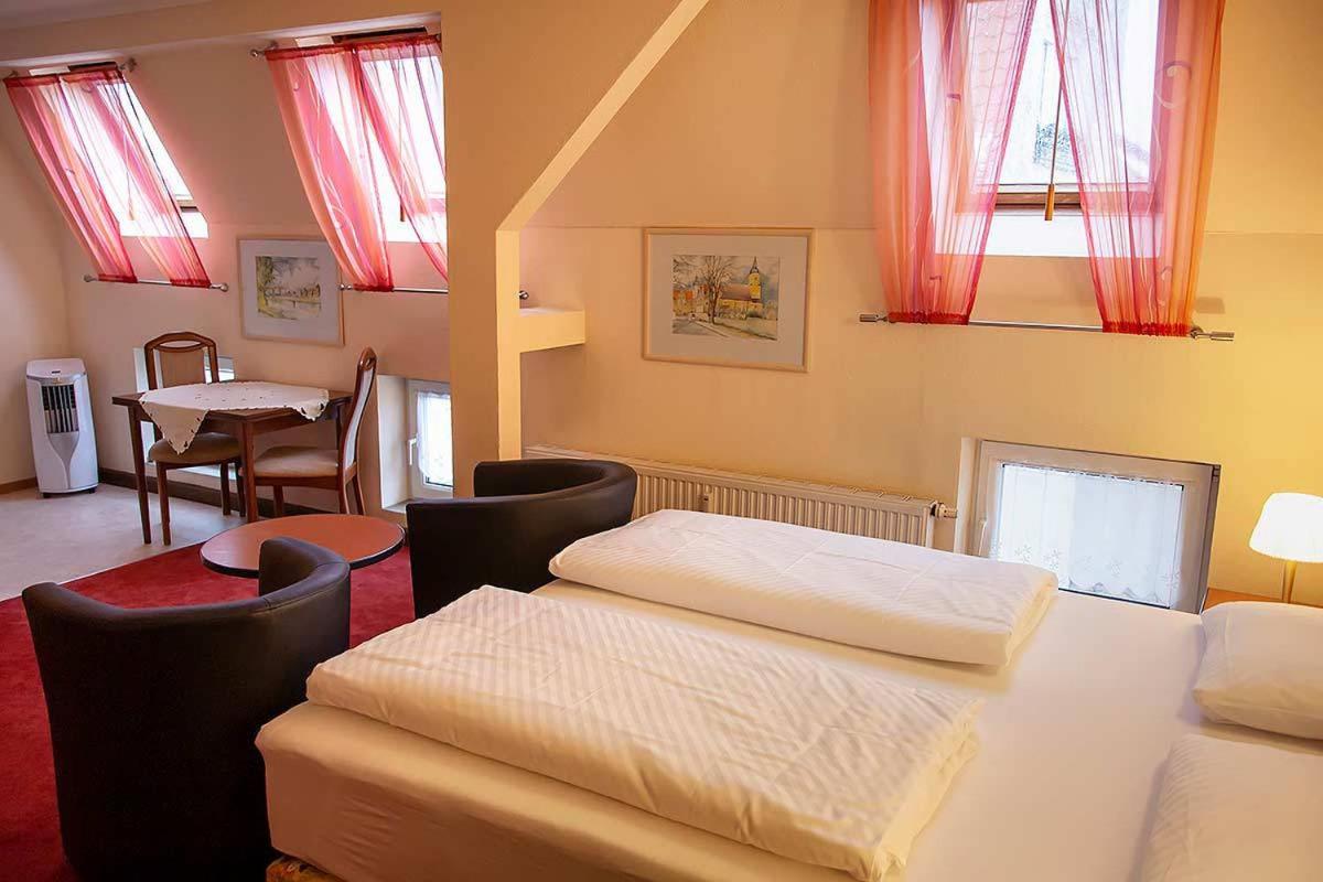 Double Room with Private Bathroom - Photo 2
