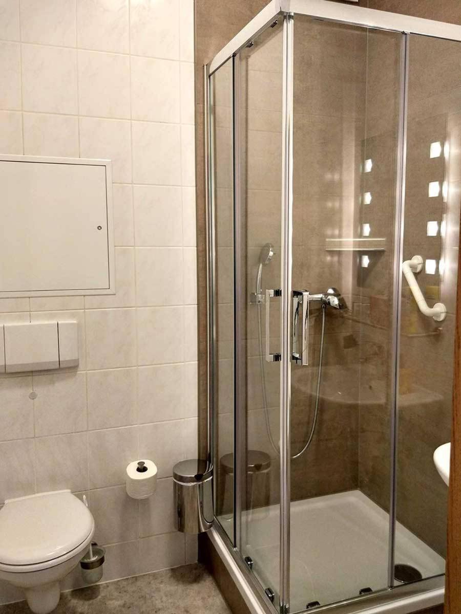 Double Room with Private Bathroom - Photo 24